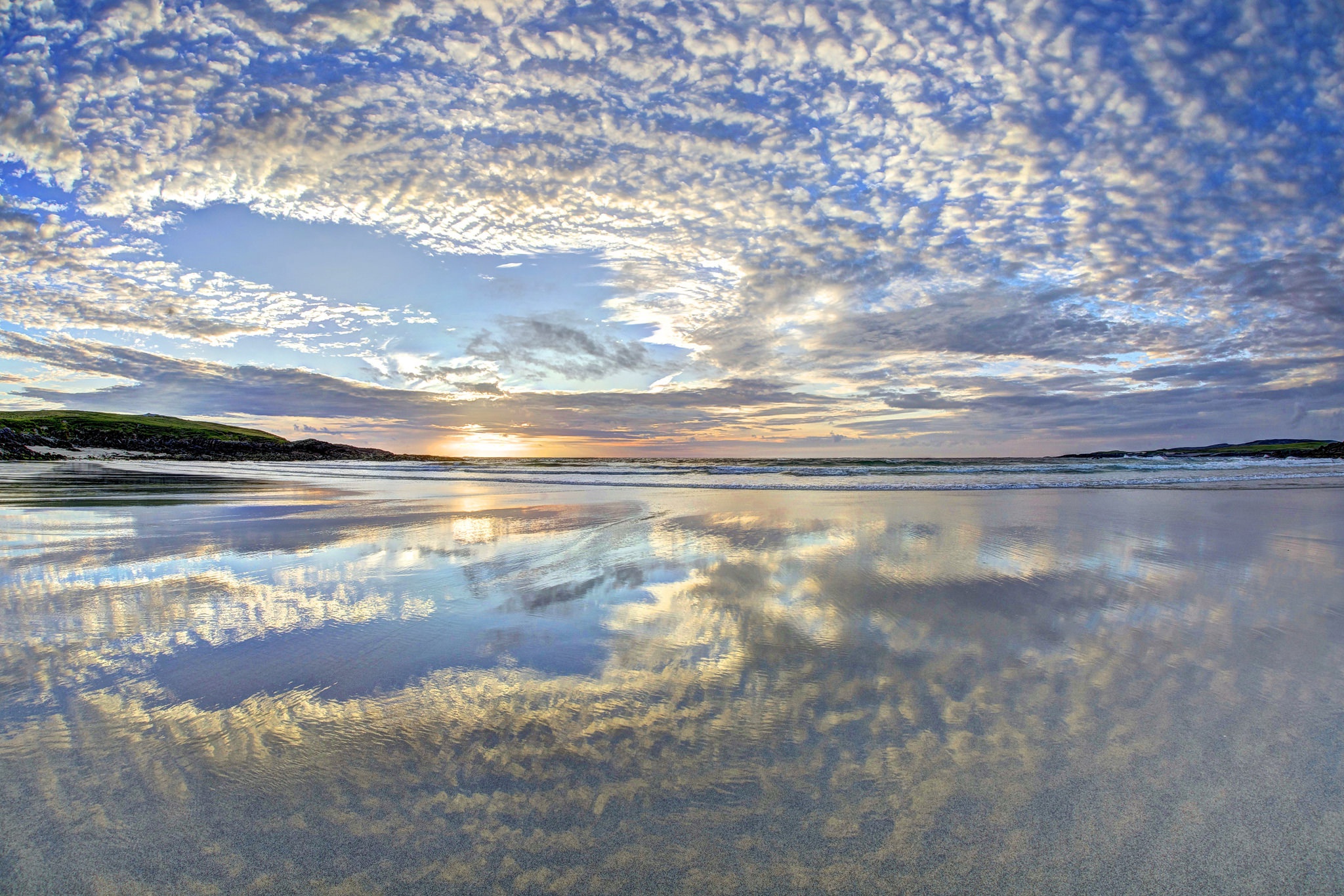 More reflections. Отражение неба в море. Отражение облаков в воде. Облака отражаются в воде. Небо в отражении.