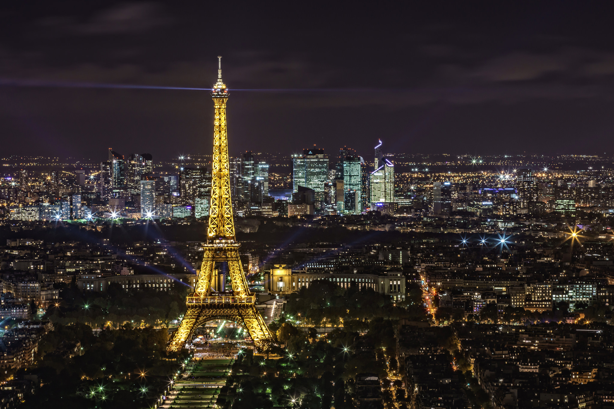 Города парижа. Эйфелева башня в Париже -столице Франции. Эйфель башня ночью. Ночной Париж Эйфелева башня. Панорама Эйфелева башня Франция.