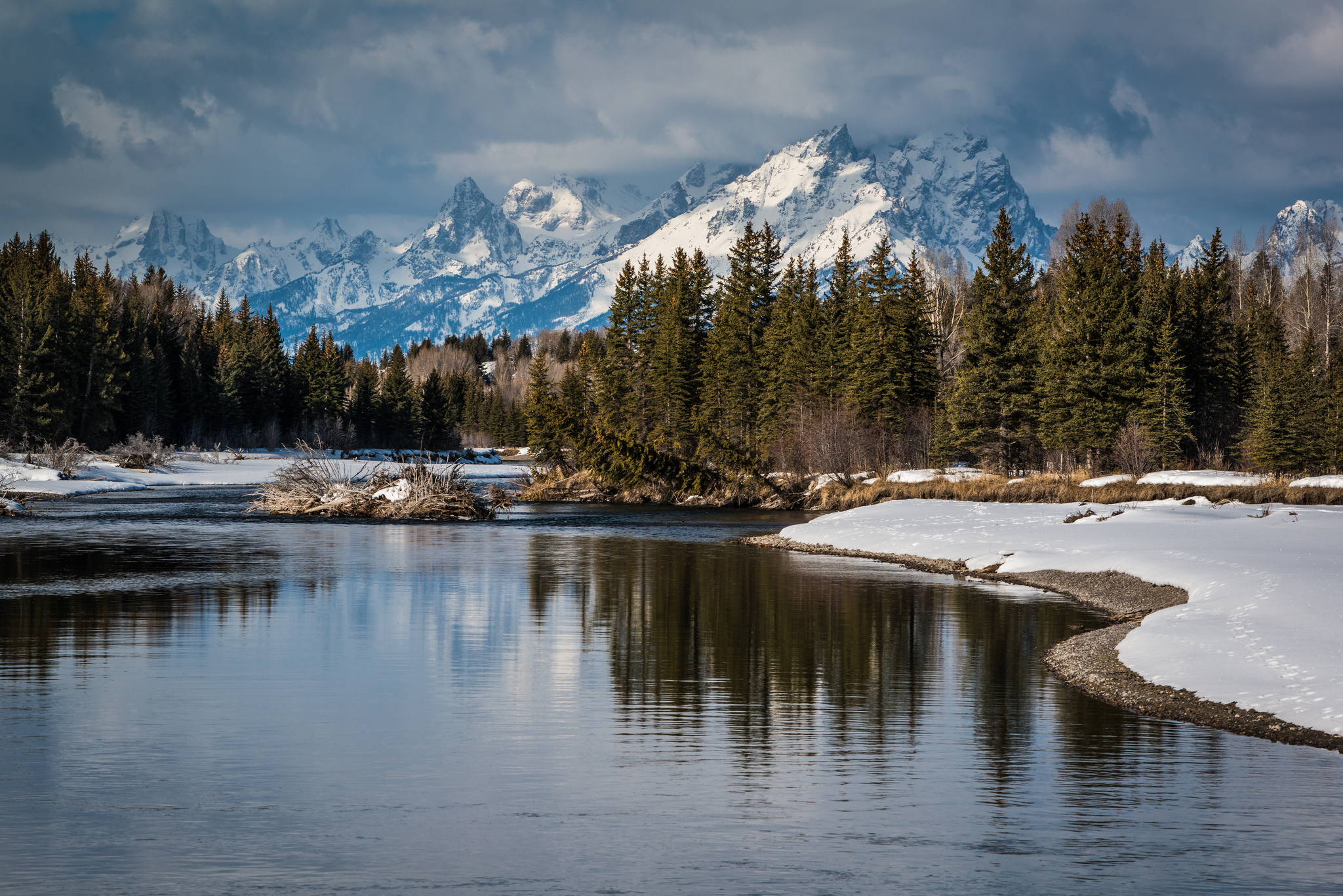 Озеро зимой. Snow Lake штат Washington. Горная река зимой. Горы река зима.