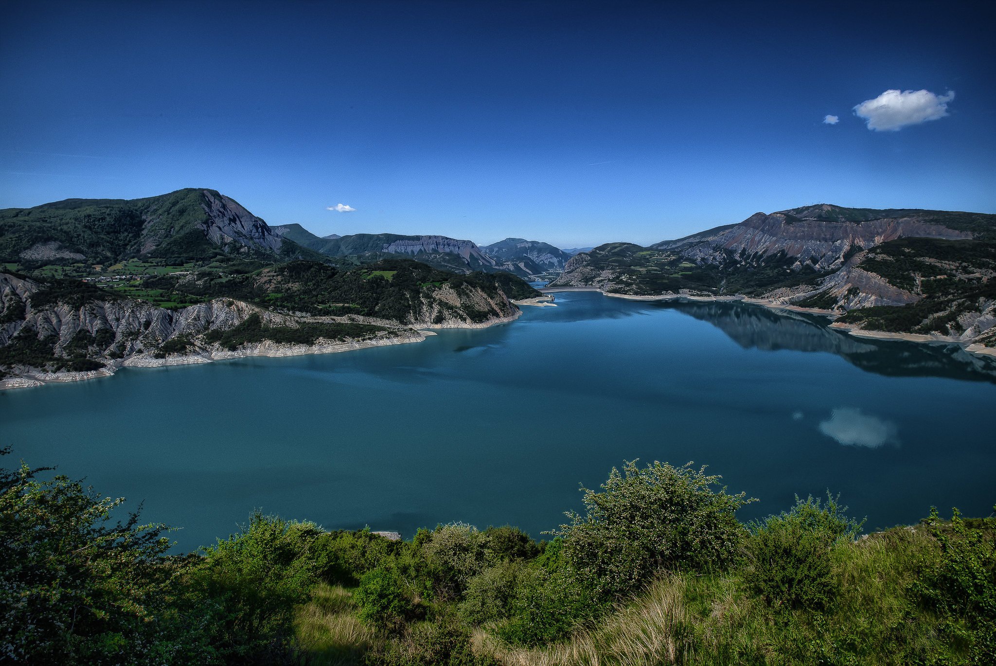 Download wallpaper mountains, lake, France, Alps, Le Sauze-du-Lac ...