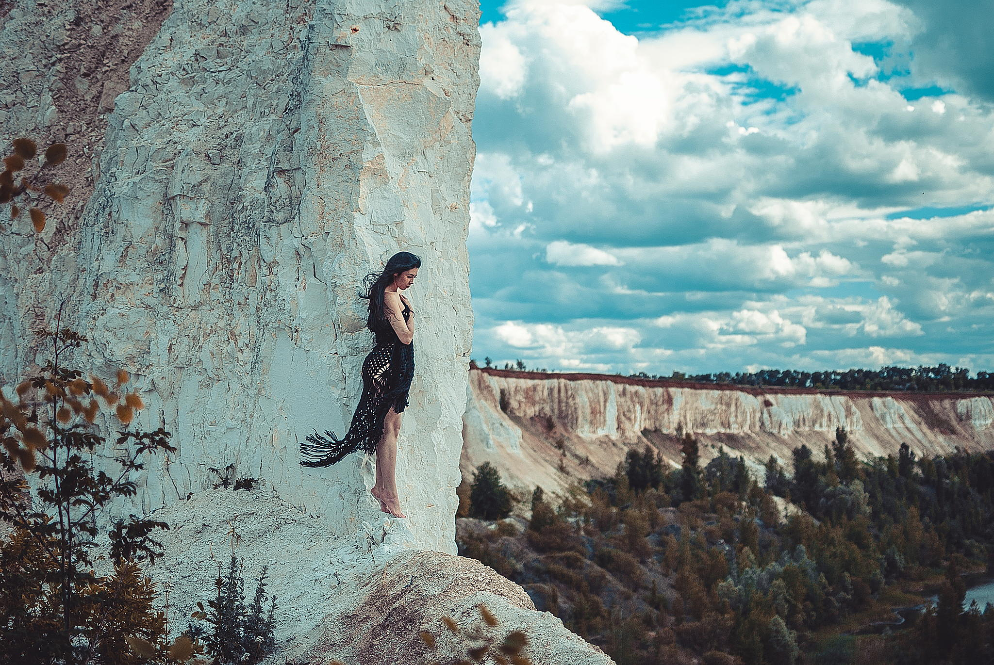 trees, brunette, legs, photographer, standing, on the edge, Martin Brest 