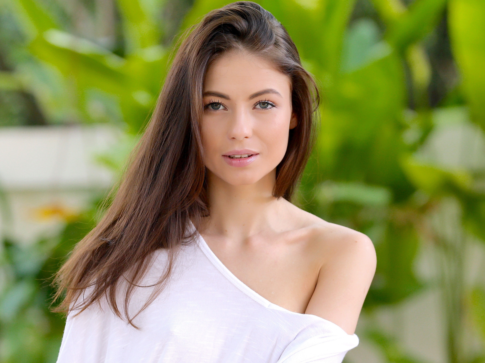 Download wallpaper brunetka, face beautiful, eye contact, section girls ...