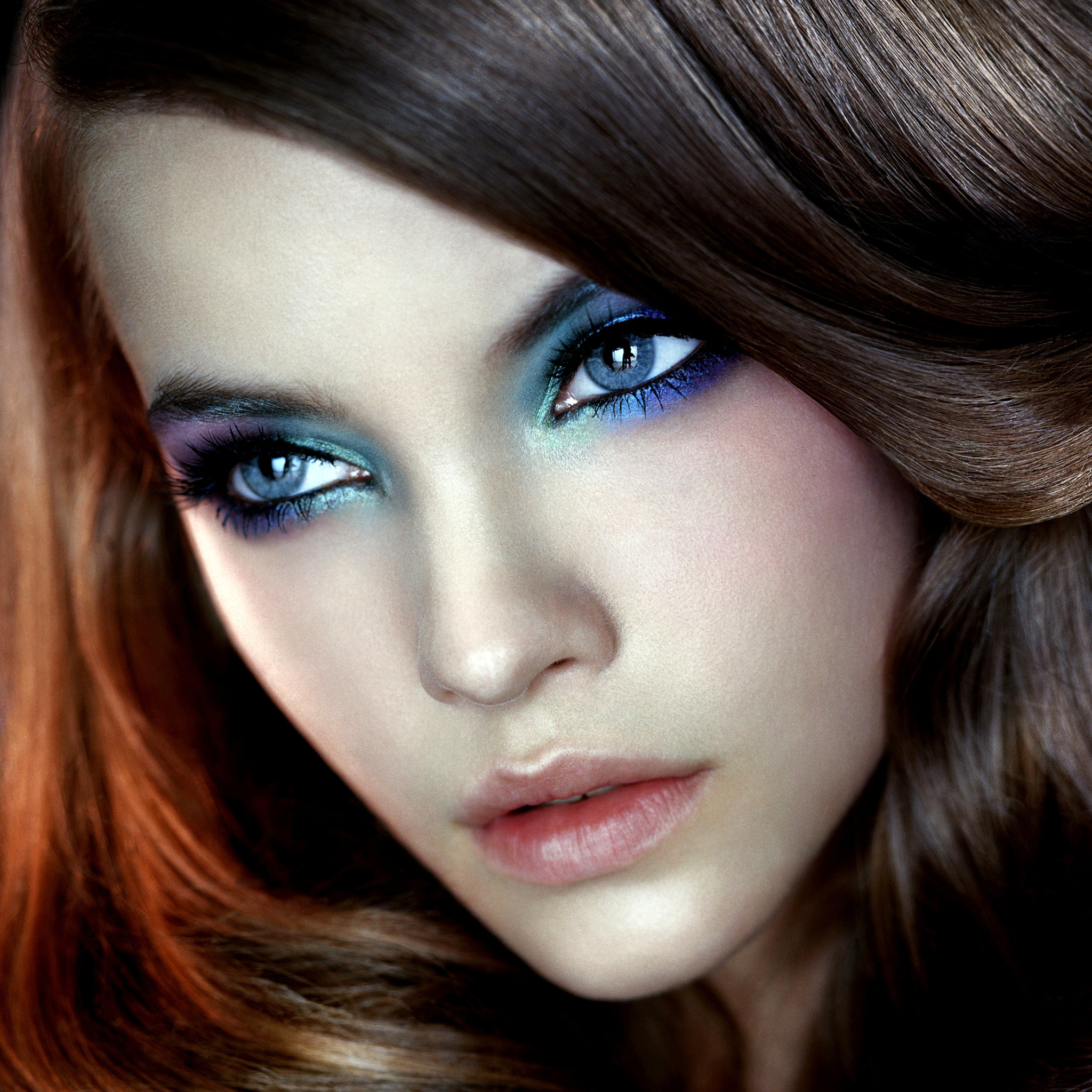 Голубые глаза прекрасны. Барбара Палвин. Барбара Палвин с голубыми глазами. Барбара Палвин с синим макияжем. Барбара Палвин накрашенная.