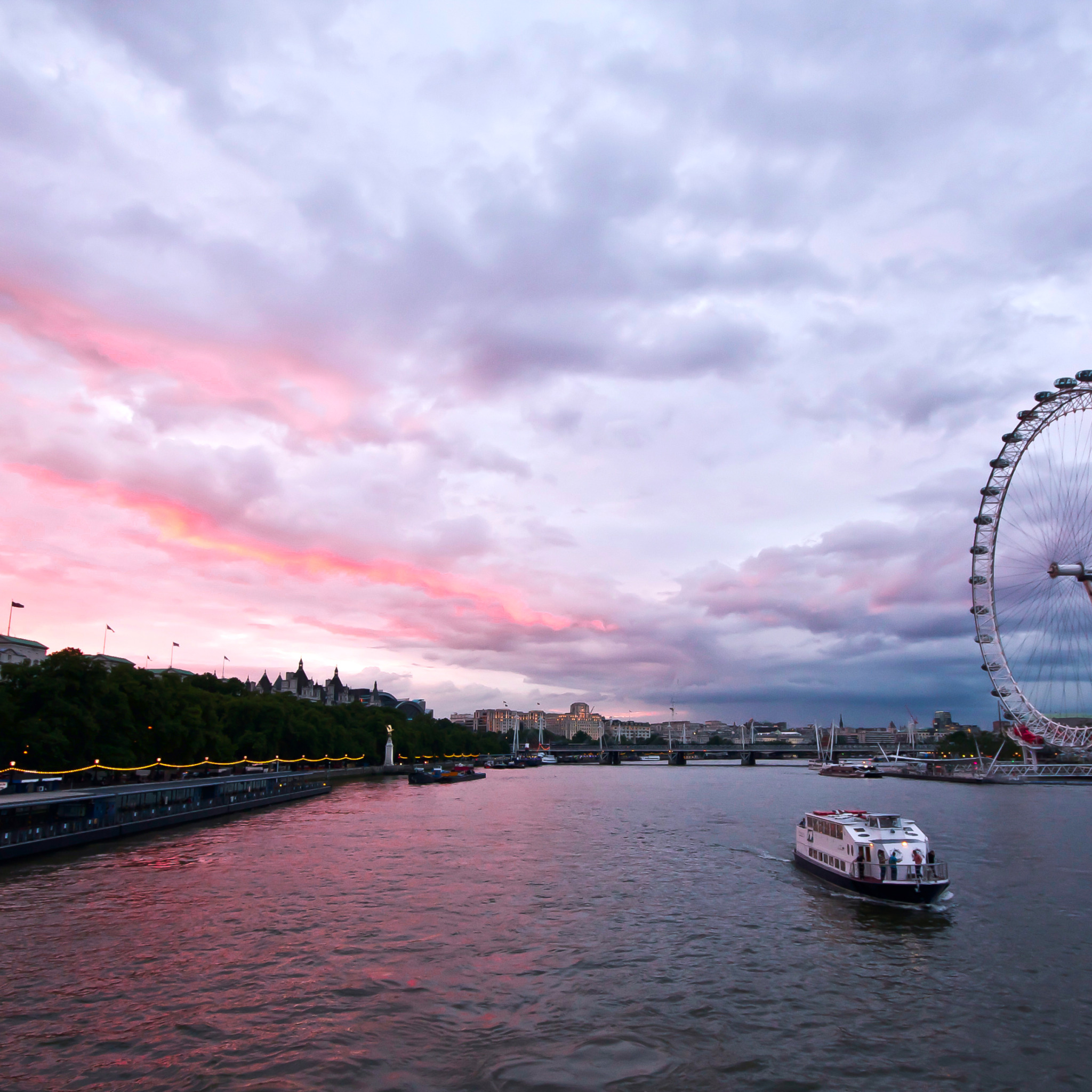 London river pov. Река Темза колесо обозрения. Аллея Темза. Темза 1024. Великобритания.