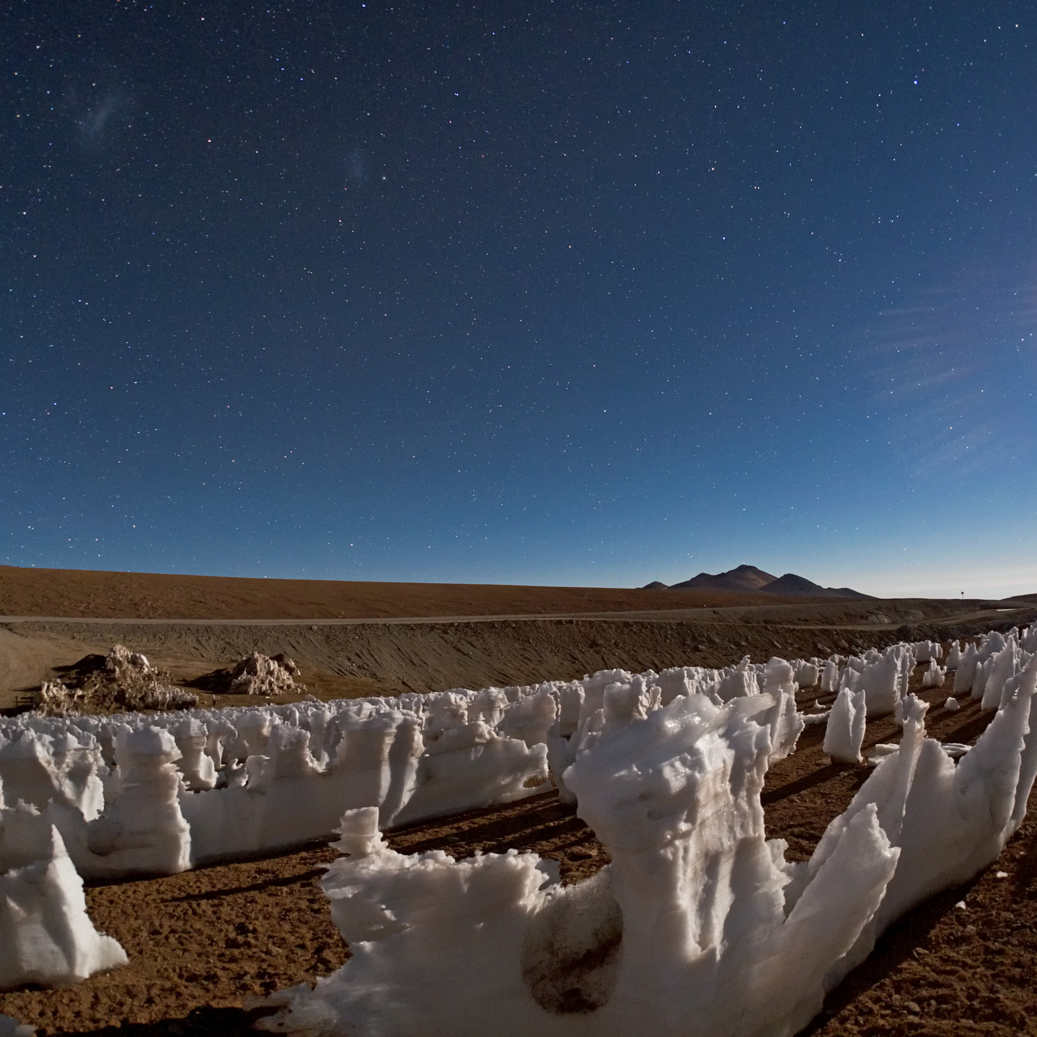 Есть соленое на ночь. Пустыня Атакама. Пустыня Атакама небо. Ночная пустыня. Звездное небо в пустыне.