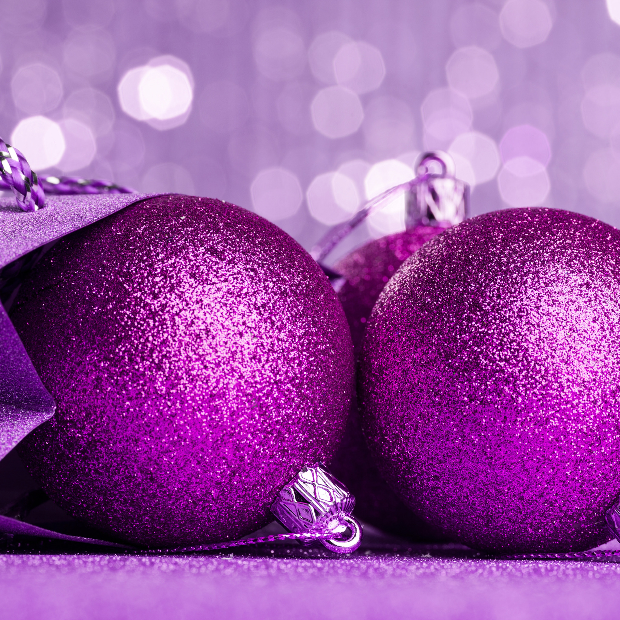 Новогодние шары. Фиолетовые новогодние шары. Шарик новогодний. Фиолетовые елочные игрушки. New years special