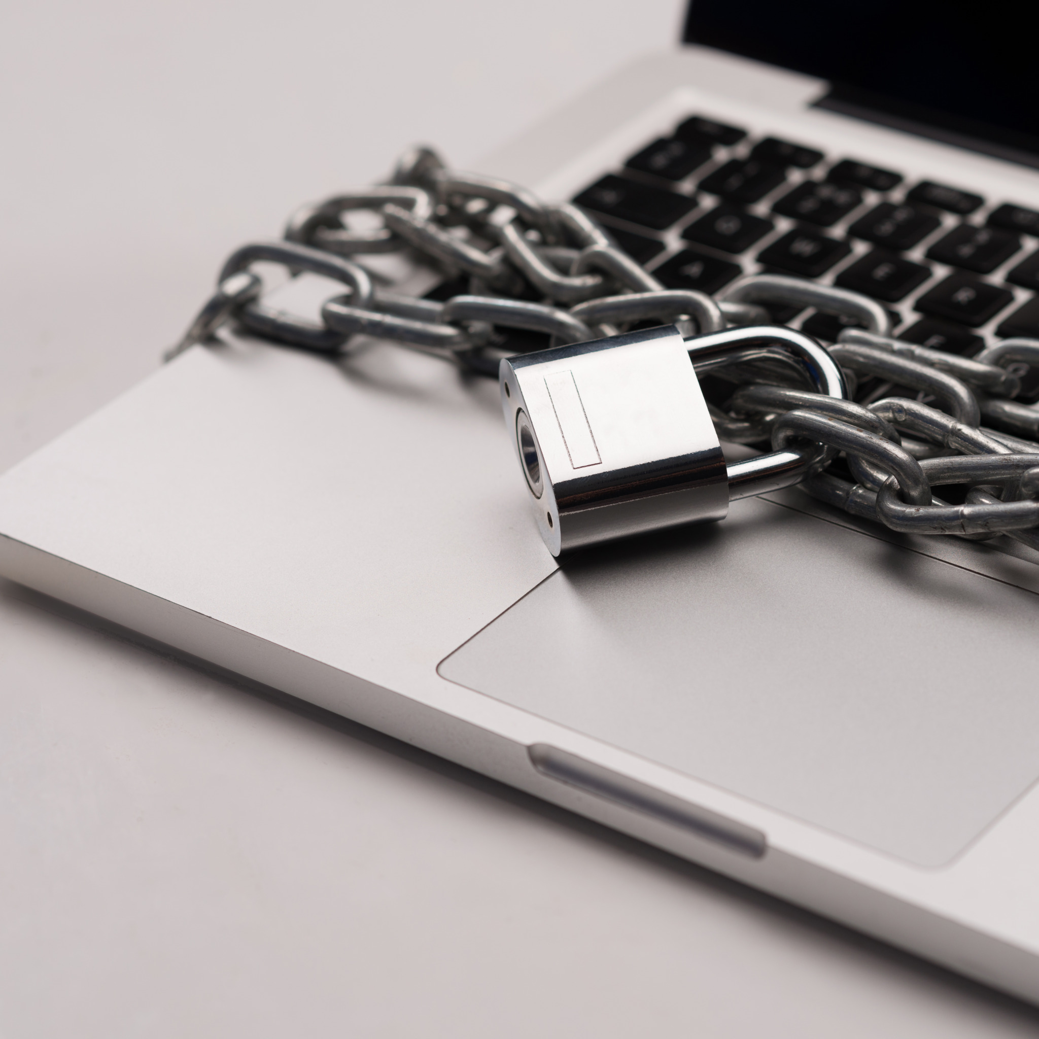 Download wallpaper chain, padlock, computer security, section hi-tech ...