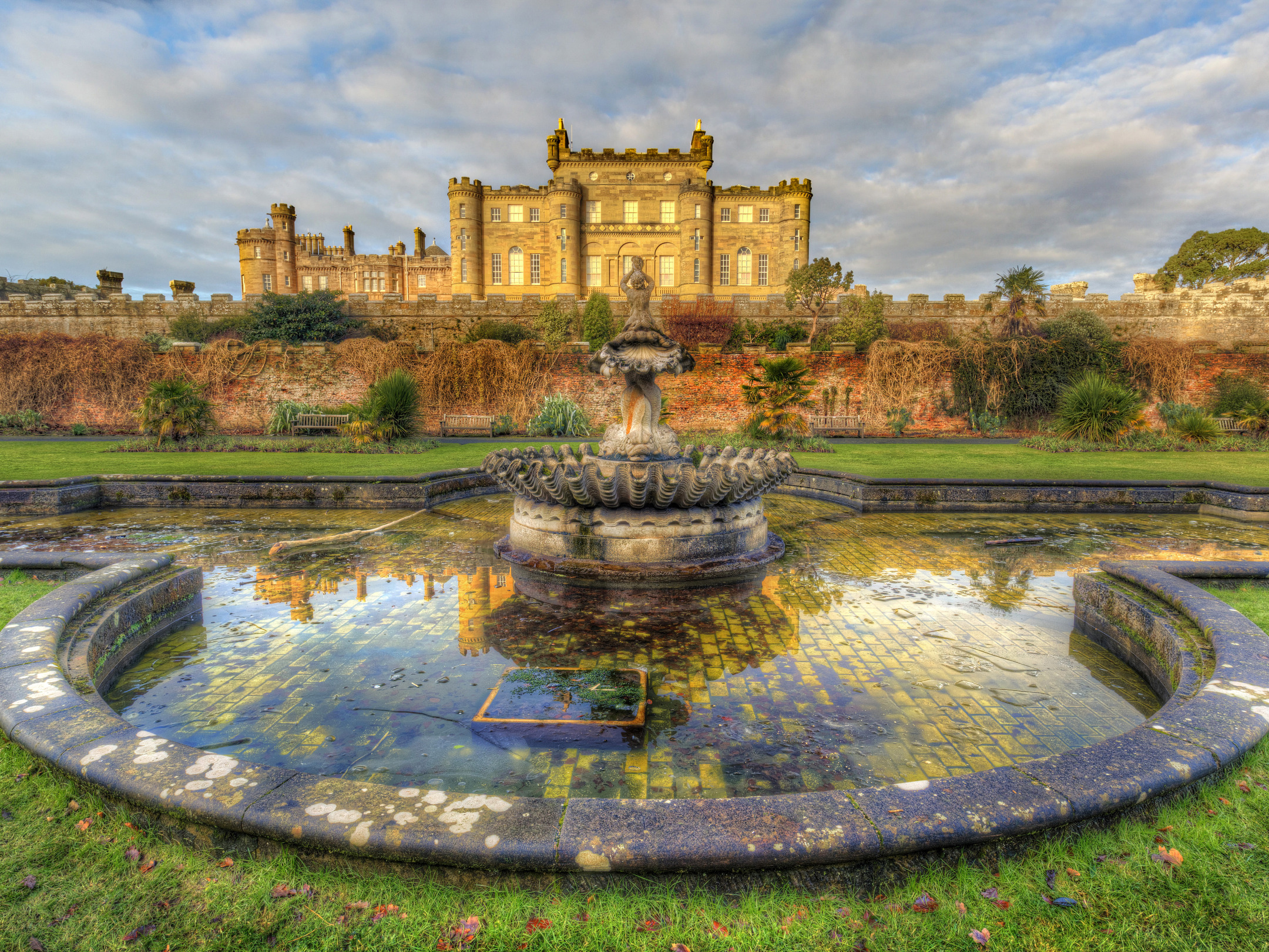 Download wallpaper design, castle, lawn, wall, Scotland, fountain ...