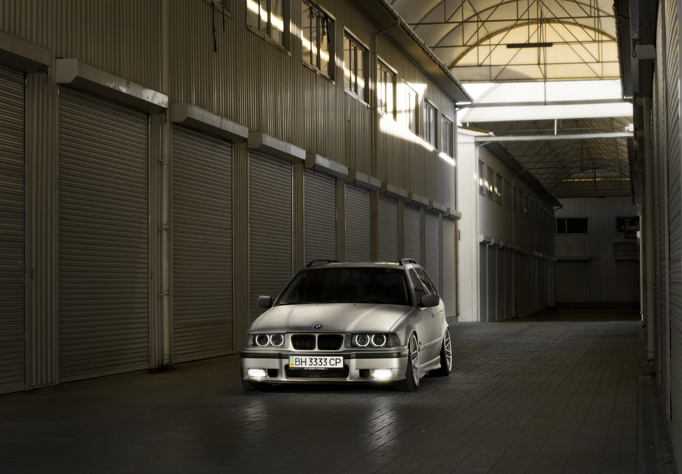Download wallpaper BMW, 3 series, E36, touring, pavilion, section bmw in  resolution 2360x1640