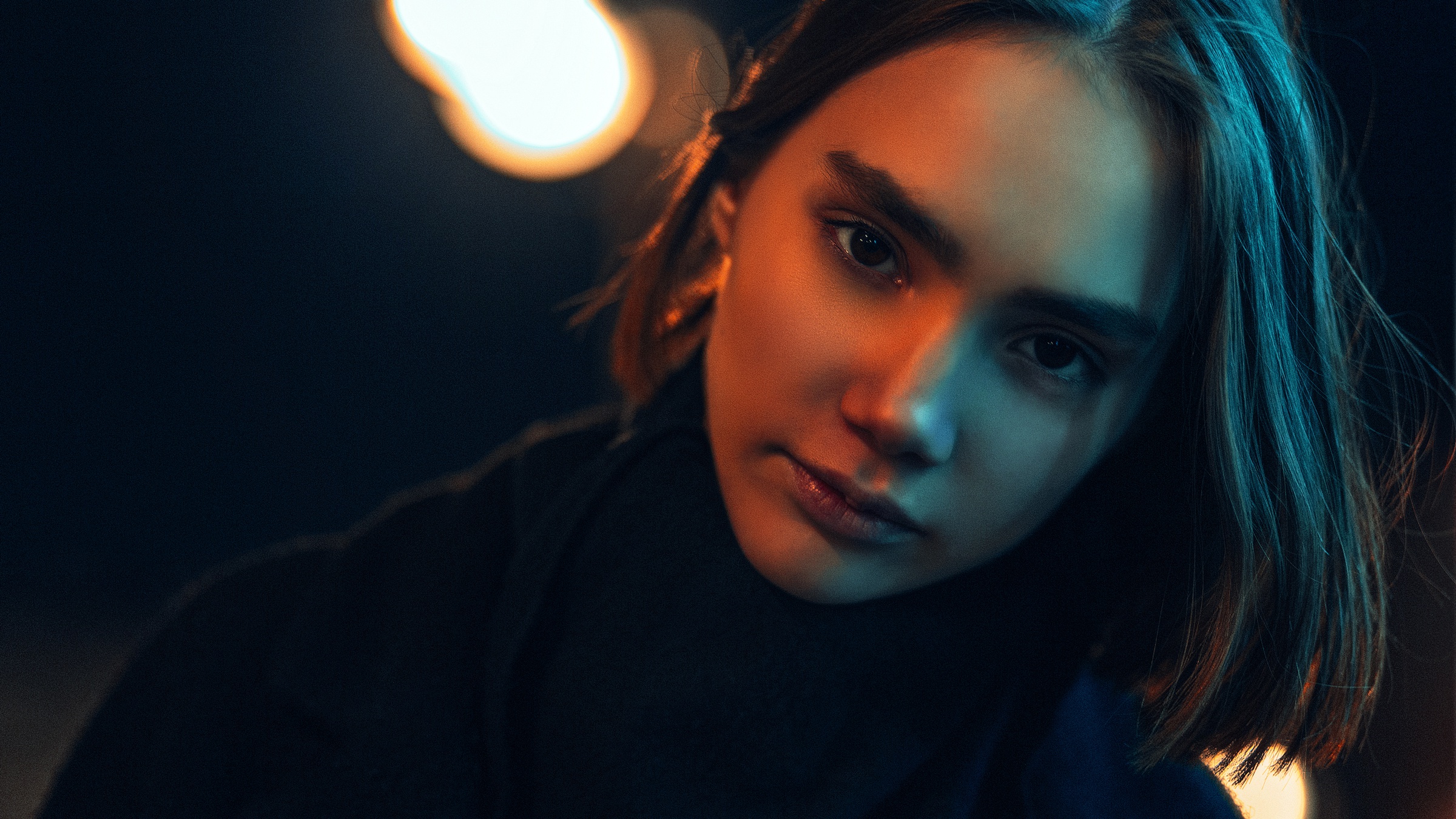Download wallpaper look, night, close-up, face, lights, model, portrait