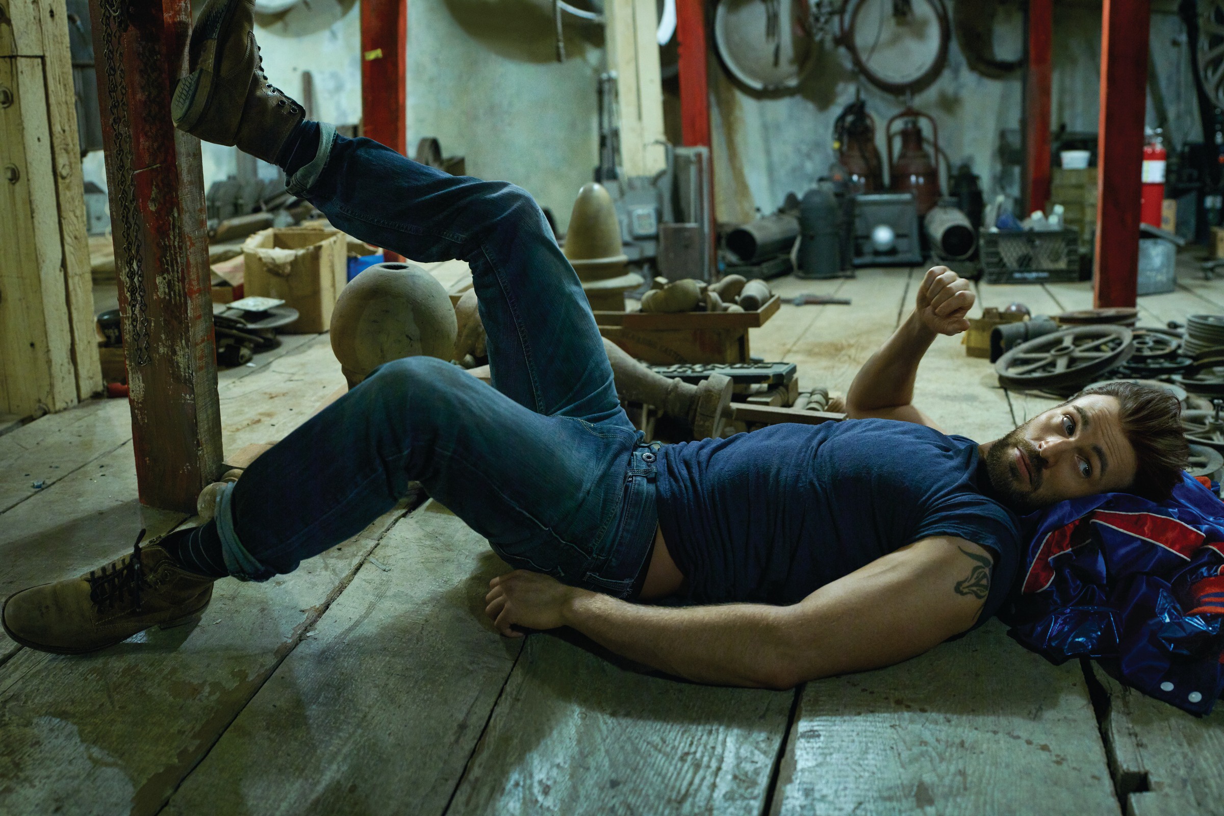 Download wallpaper jeans, shoes, t-shirt, actor, lies, on the floor, mess,  photoshoot, section men in resolution 2400x1600