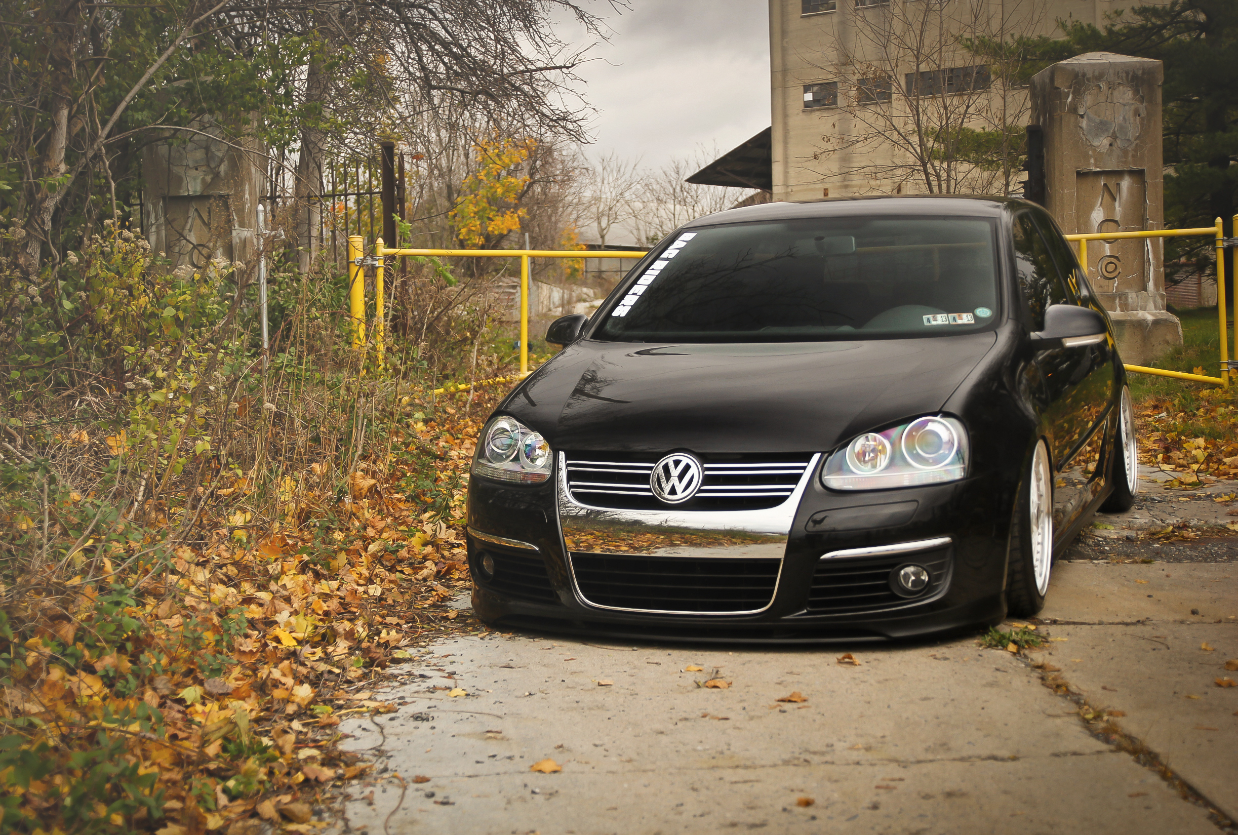 Jetta 5. Volkswagen Golf mk5 черная. Volkswagen Jetta 5 черная. VW Jetta 5 тёмная. Volkswagen Jetta mk5 all Black.