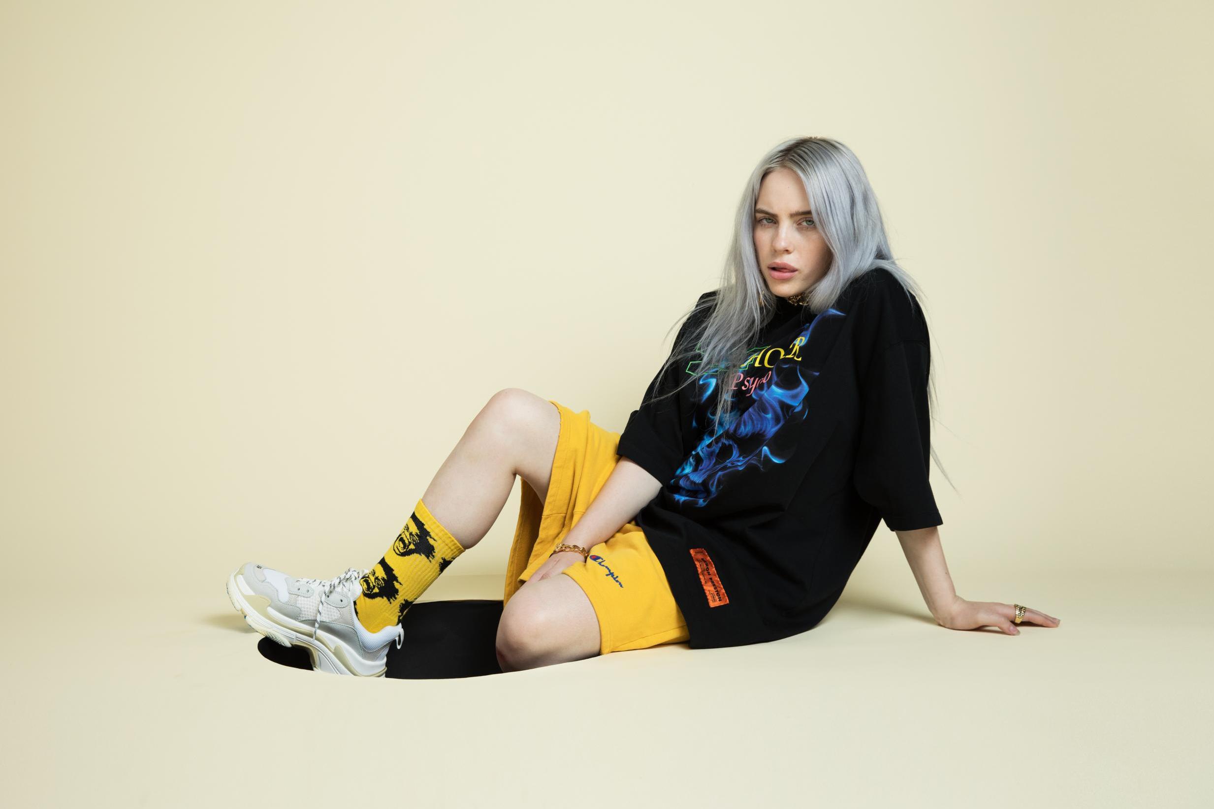 Билли ай. Билли Айлиш. Billie Eilish 2017. Billie Eilish фото. Billie Eilish шорты.