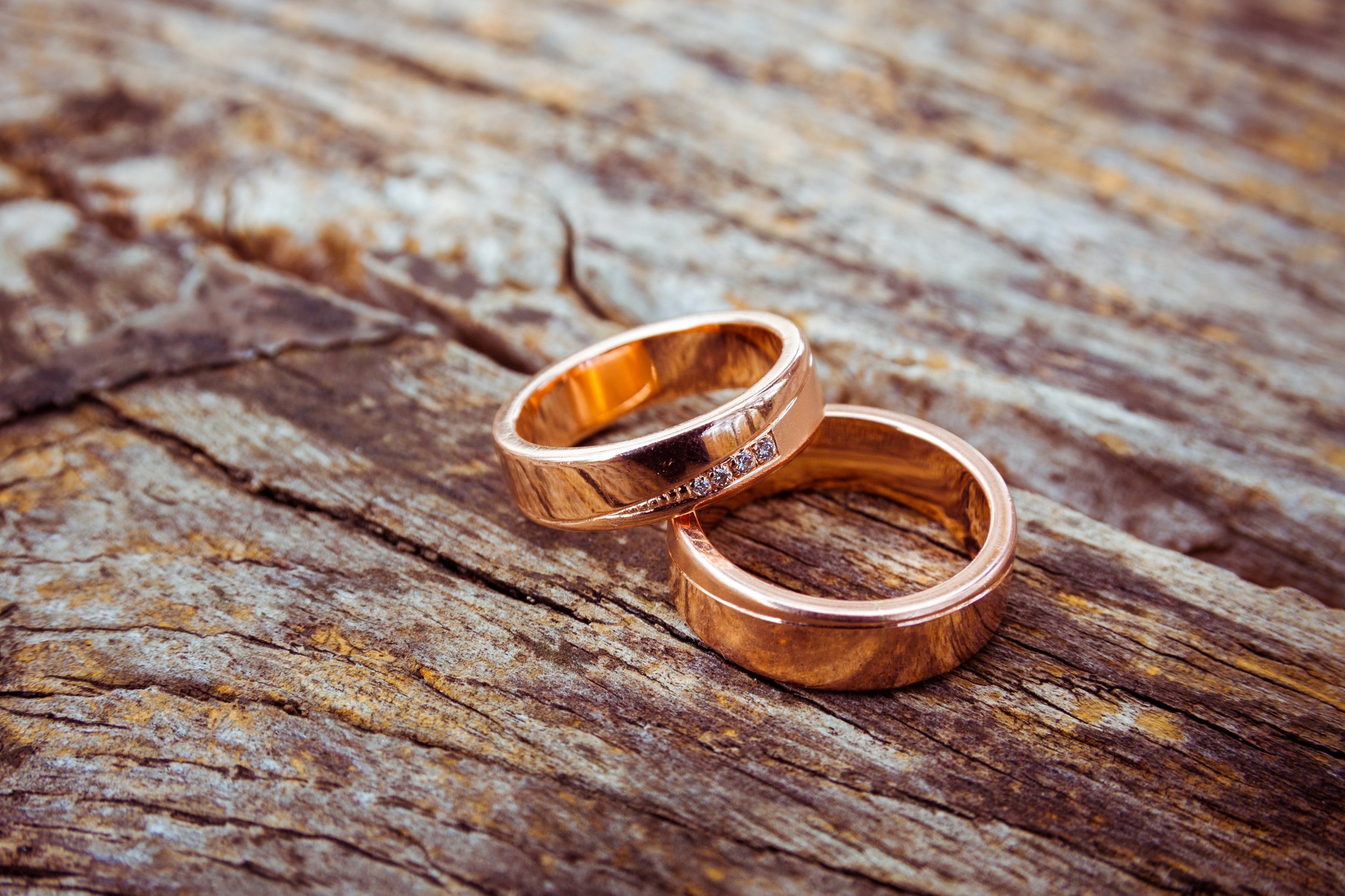 Ri n. Обручальное кольцо. Красивые Свадебные кольца. Деревянные Свадебные кольца. Обручальные кольца из дерева.