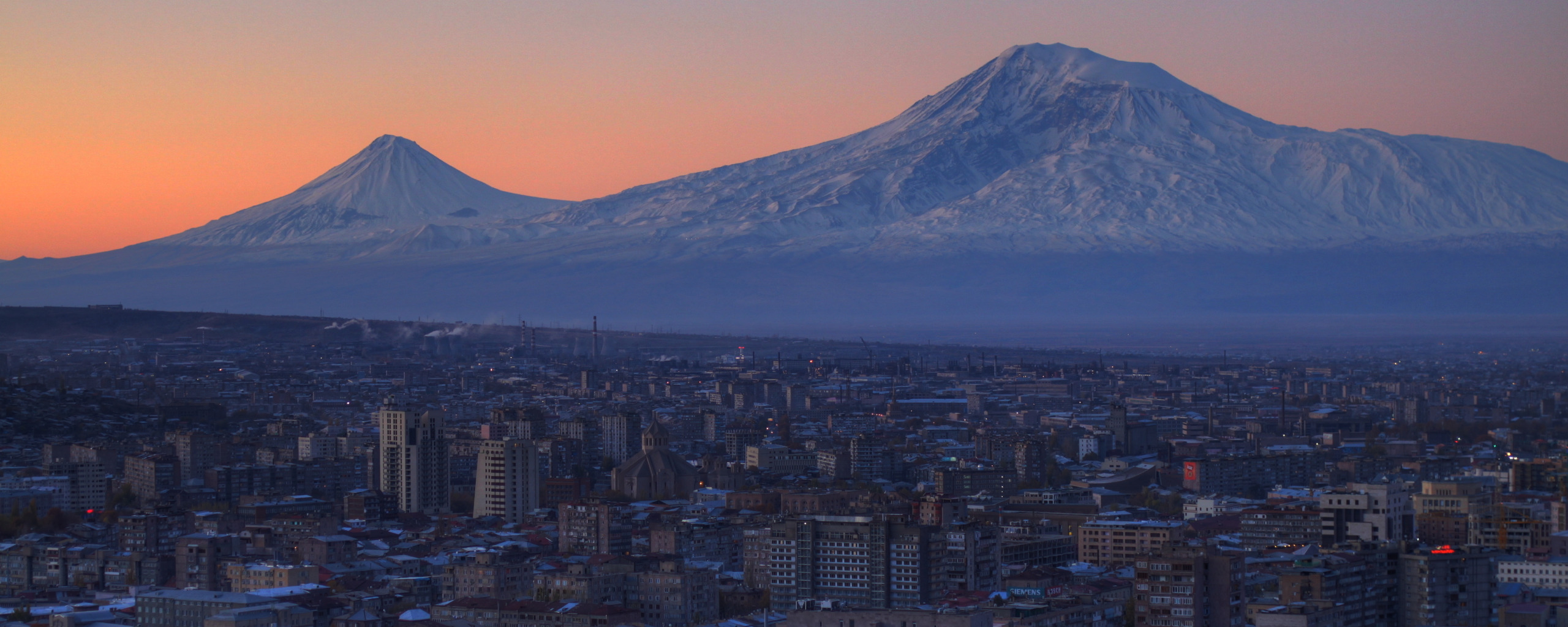 Armenia ararat. Армения Ереван Арарат. Ереван гора Арарат. Гора Арарат вид с Еревана. Вид на Арарат из Еревана.