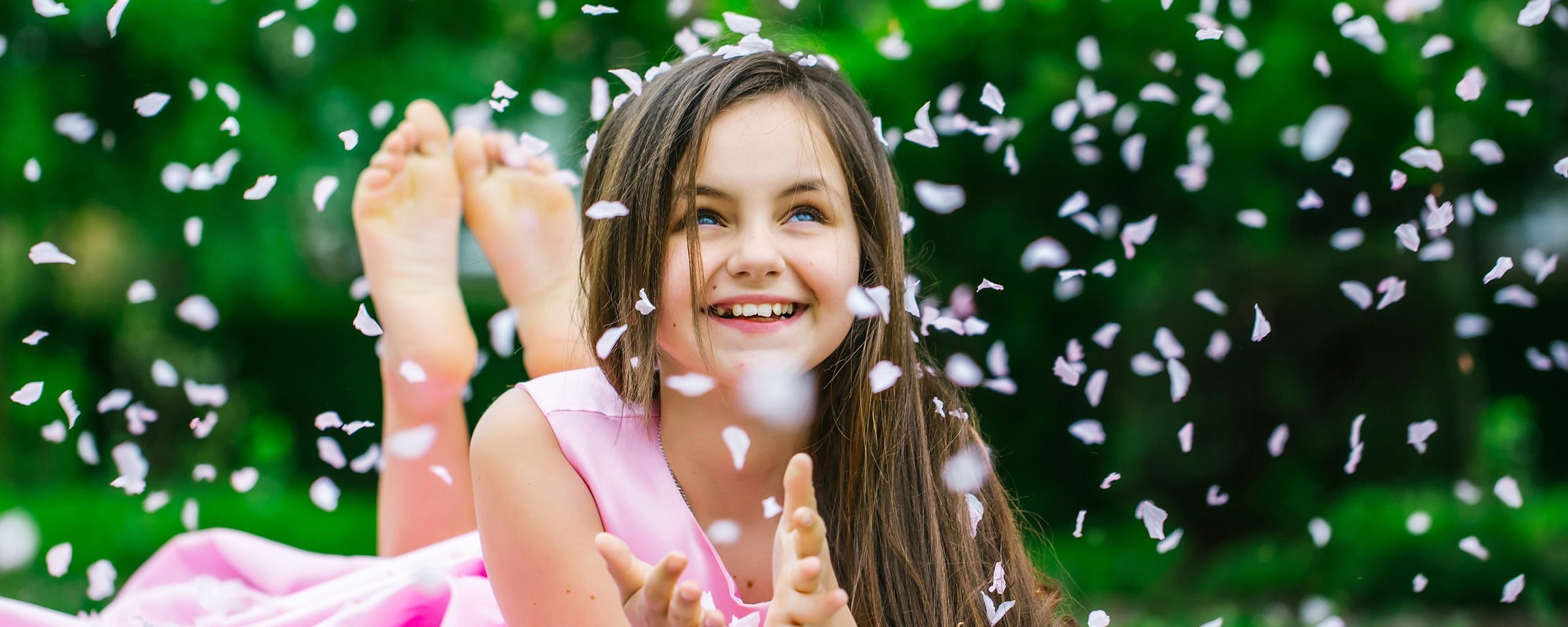 Joy smiles. Радость улыбки Сатка. Радость улыбка панорама. Радость улыбки центы. Радостно улыбается Протоген.