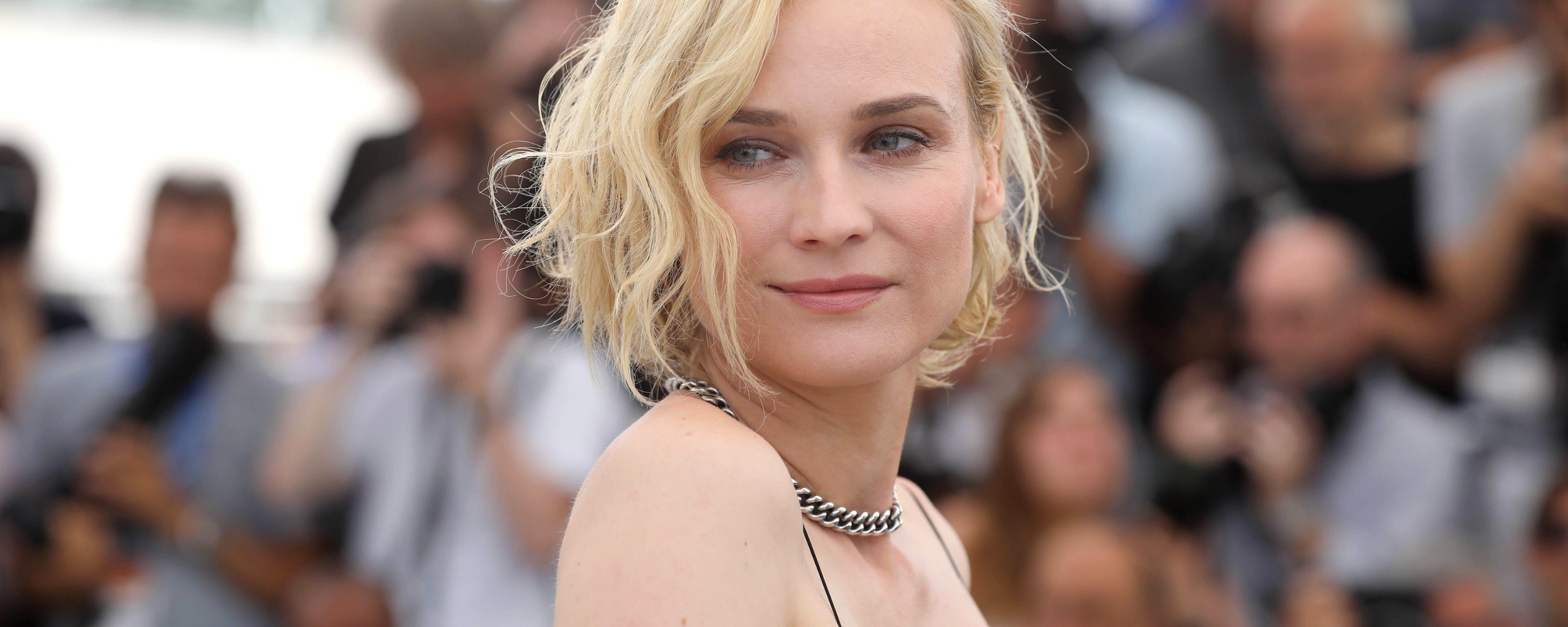 Download wallpaper look, girl, face, smile, makeup, actress, blonde, Diane ...