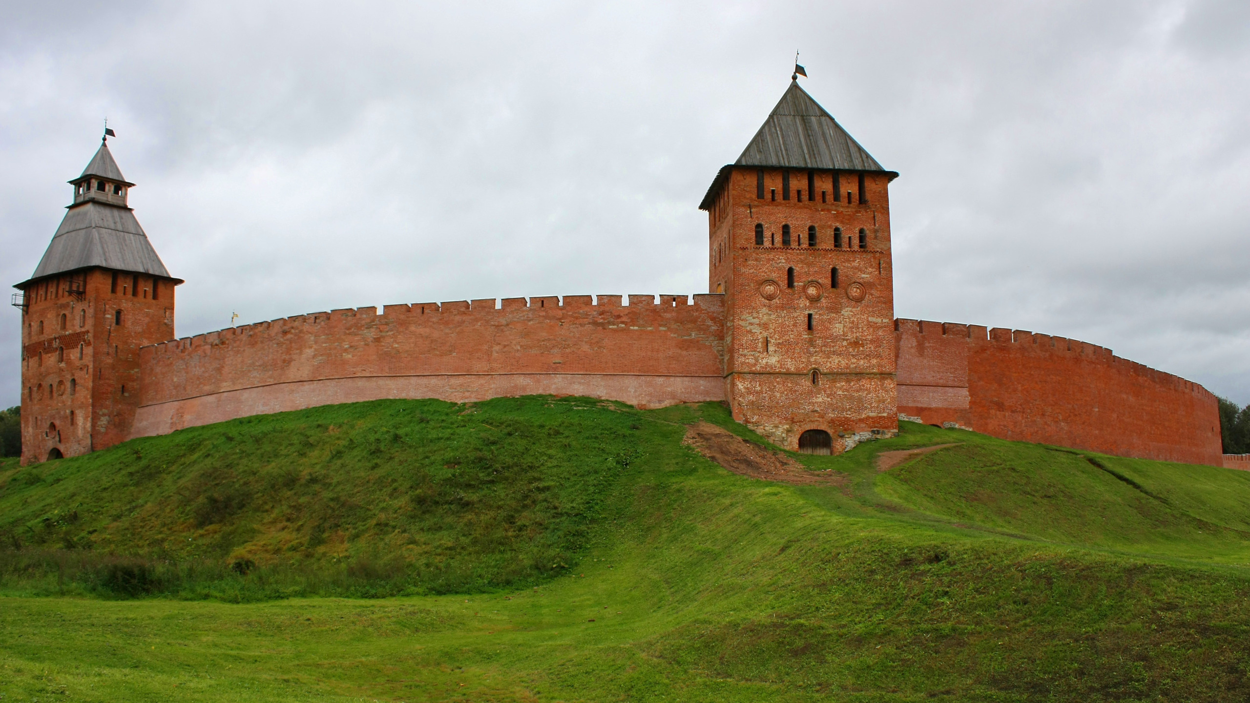 Ancient russian cities. Крепость Детинец Великий Новгород. Новгородский Кремль Детинец. Башни детинца Великий Новгород. Великий Новгород Кремль.