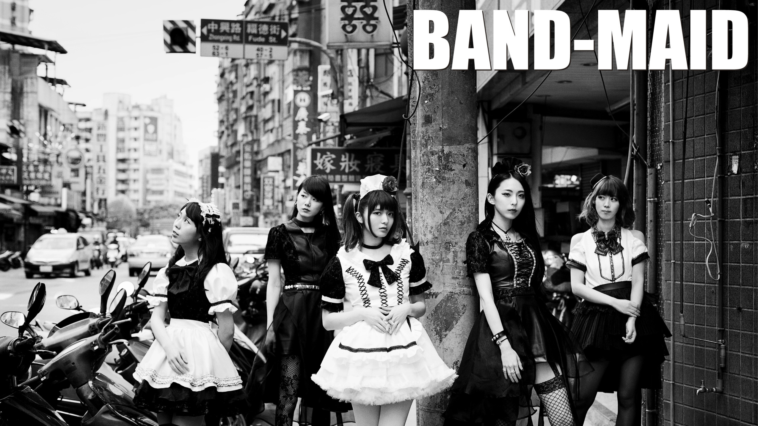 Download wallpaper city, black & white, street, Misa, j-rock 