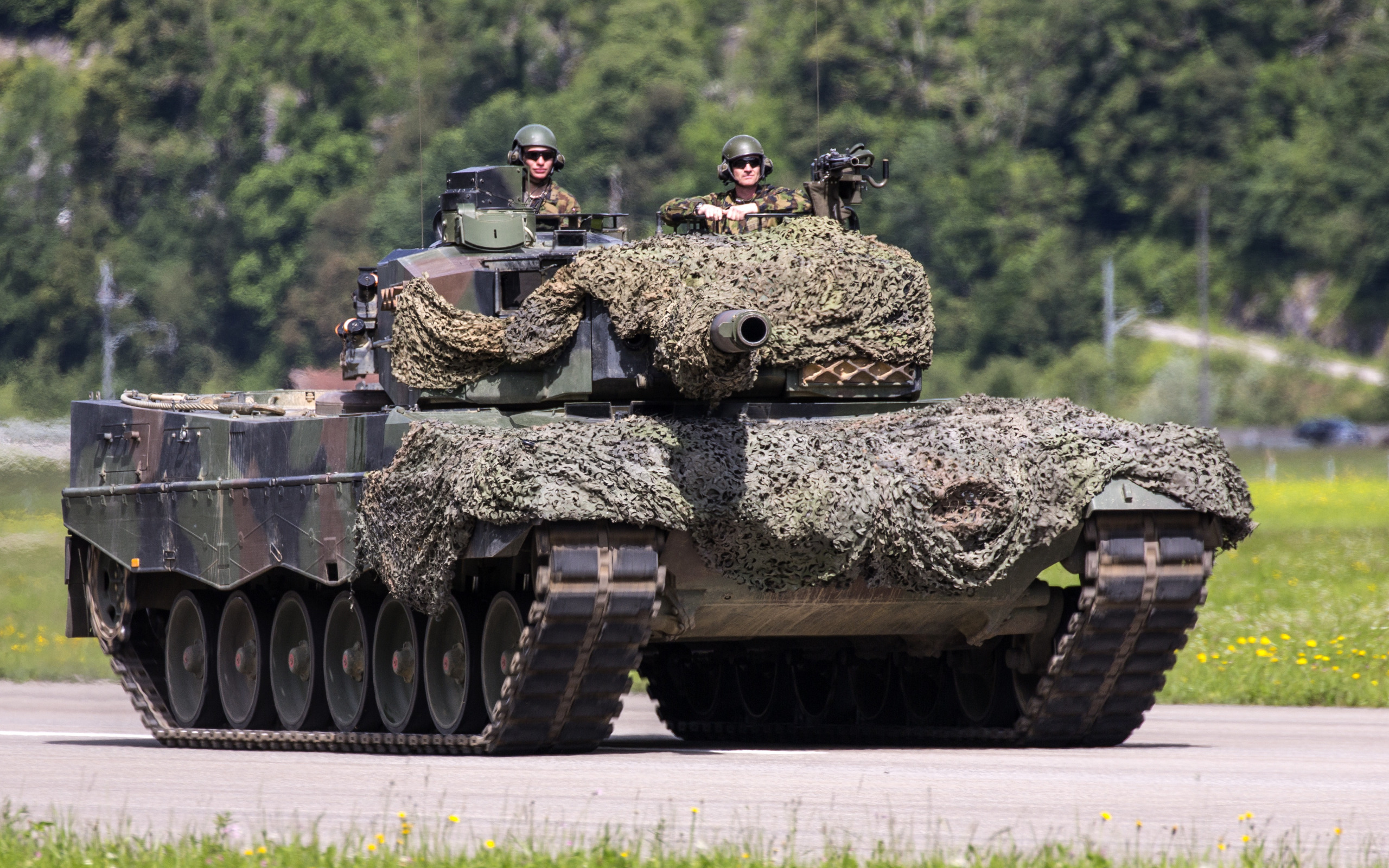 Покажи танки. Леопард 2. Танк комбат 2. Боевой леопард. Leopard 2 обои.