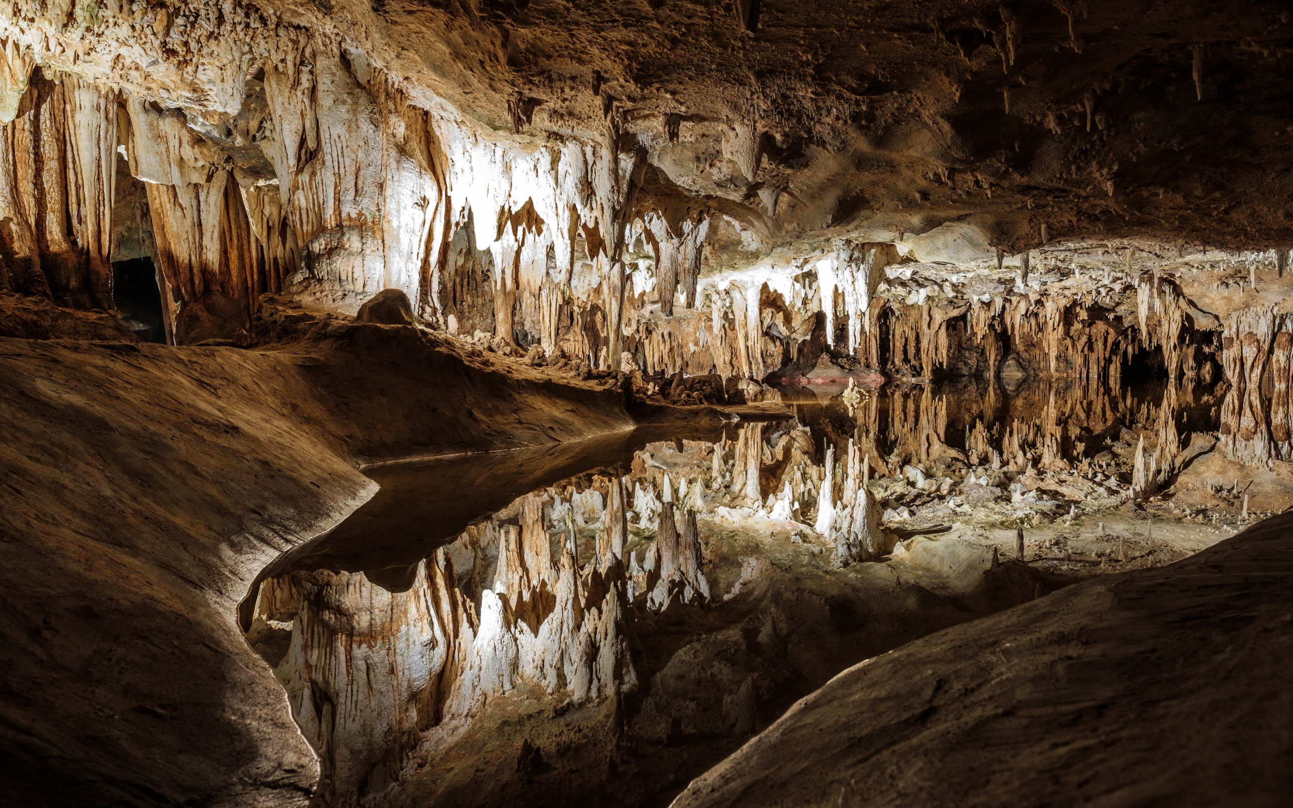Caves de. Пещера Татев карстовая пещера. Лурейские пещеры Вирджиния. Карламанская пещера Кармаскалинский район. Пещера в Кармаскалинском районе.