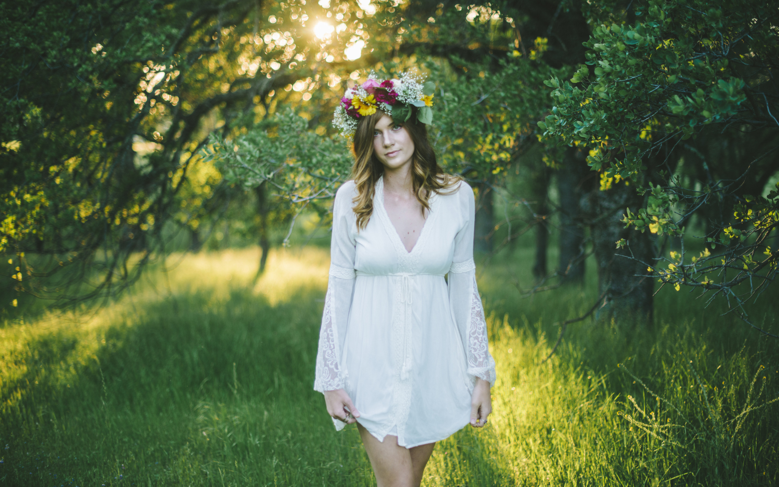 Фотосессия в лесу. Девушка в платье с венком в лес. Образ дерева. Amelie yuliya. Tree dressed in.