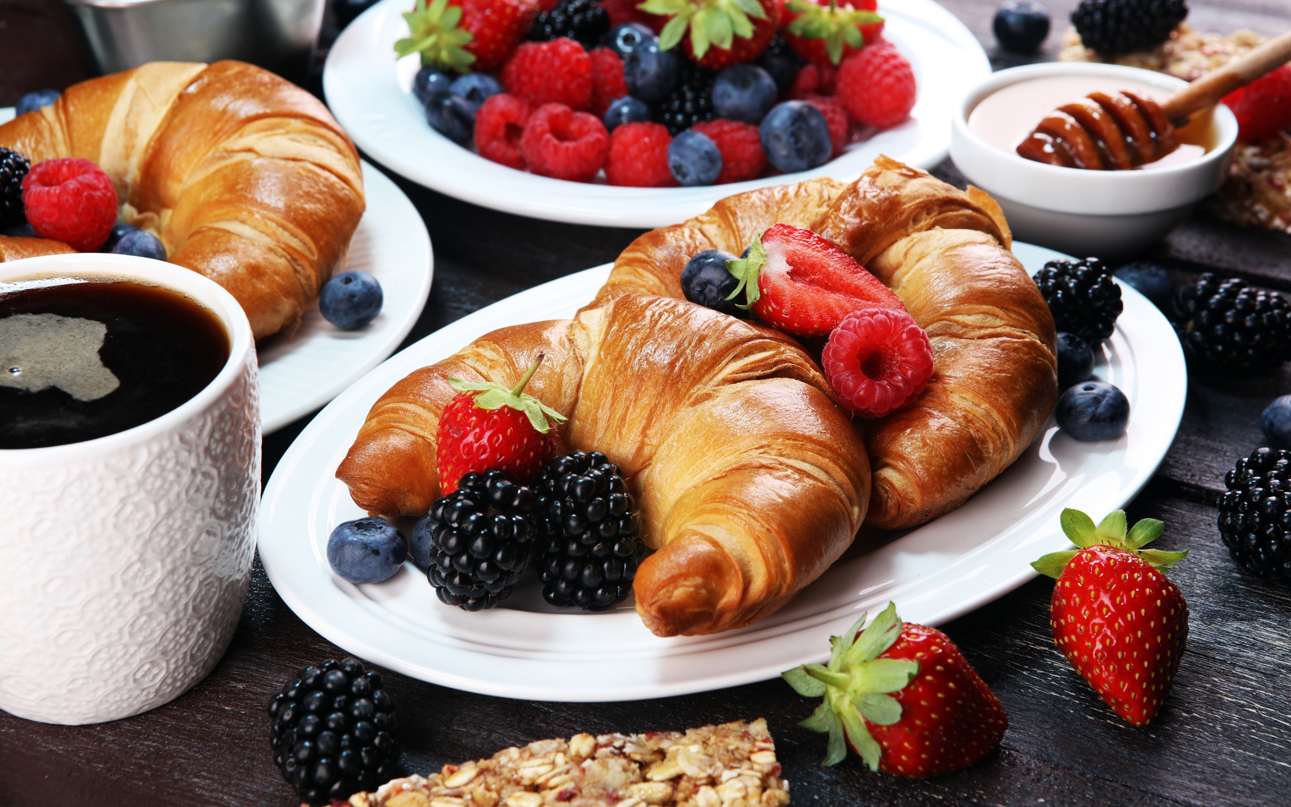 выпечка. выпечка. пирожки с малиной. аппетитные булочки. пирожки и булочки.