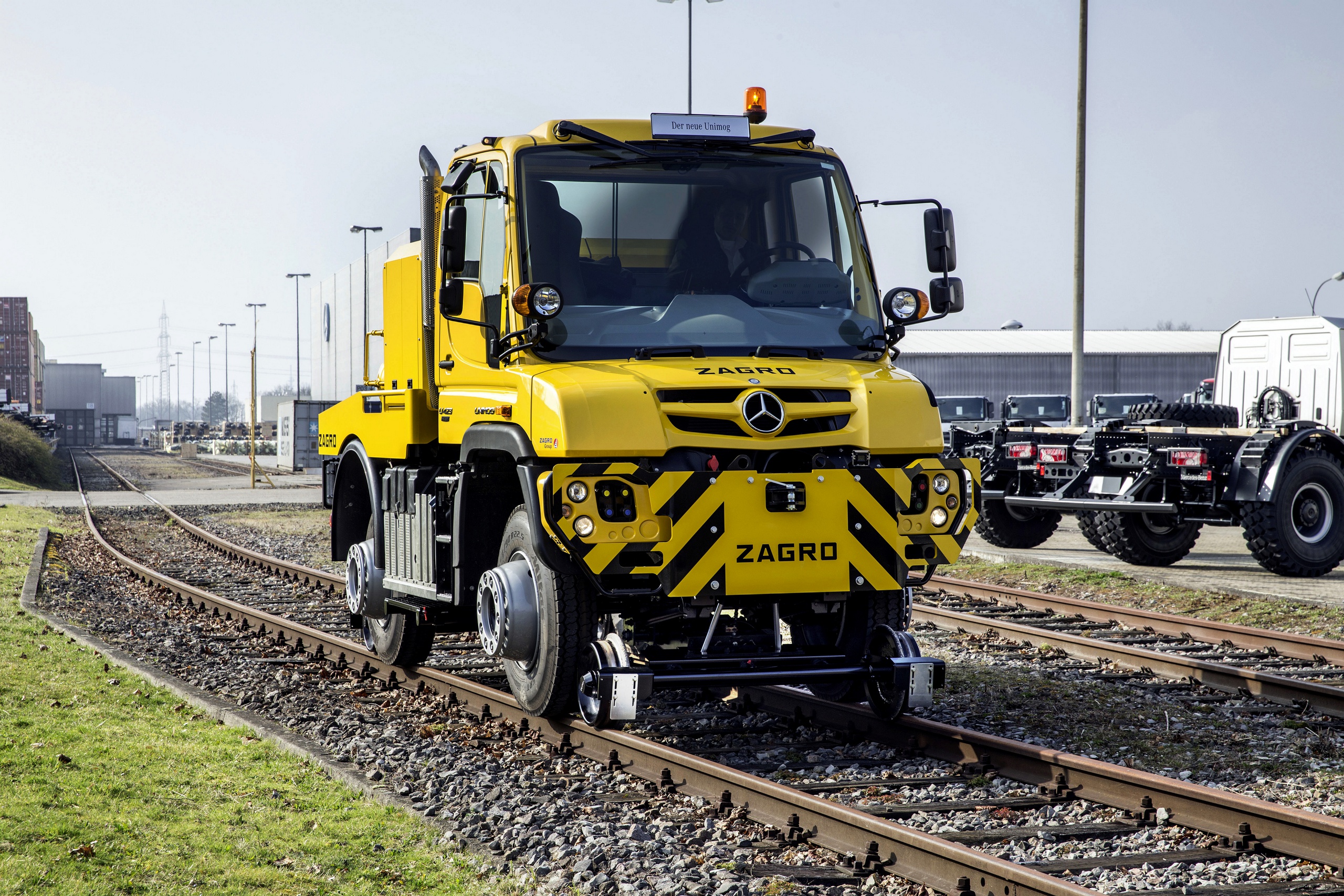 Жд автомобили. Mercedes-Benz Unimog u400. Локомобиль Mercedes-Benz Unimog u400. Мерседес Унимог u400. Mercedes-Benz Unimog u423.