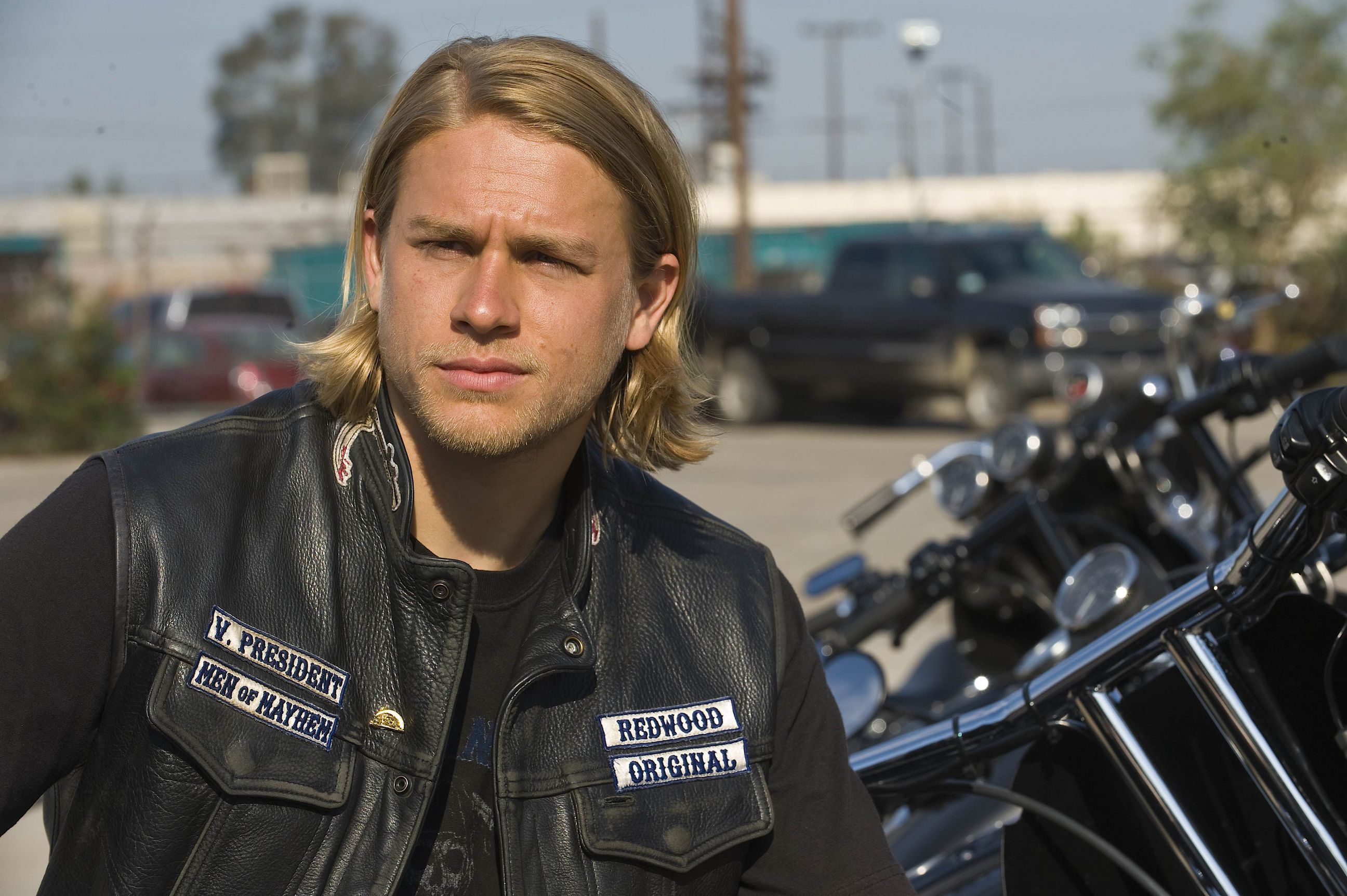 Wallpaper look, the series, actor, Charlie Hunnam, Sons of Anarchy, Charlie  Hunnam, Sons of anarchy for mobile and desktop, section фильмы, resolution  2592x1725 - download