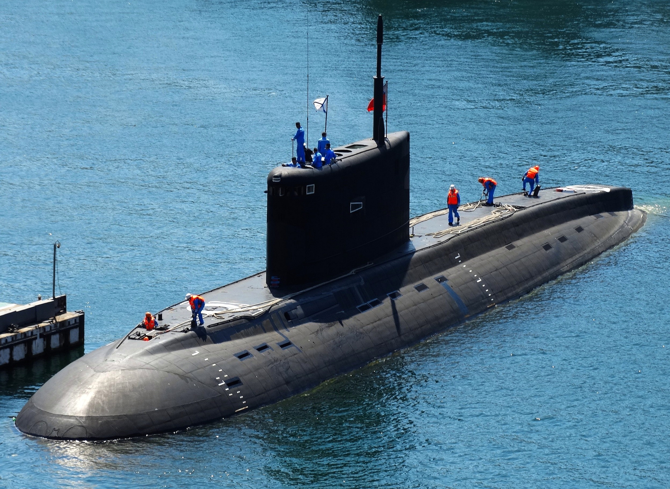 Черноморский подводный флот. Дизель-электрическая подводная лодка Варшавянка. 636.3 Подводная лодка. Подводная лодка Варшавянка вооружение. Подводная лодка ВМФ.