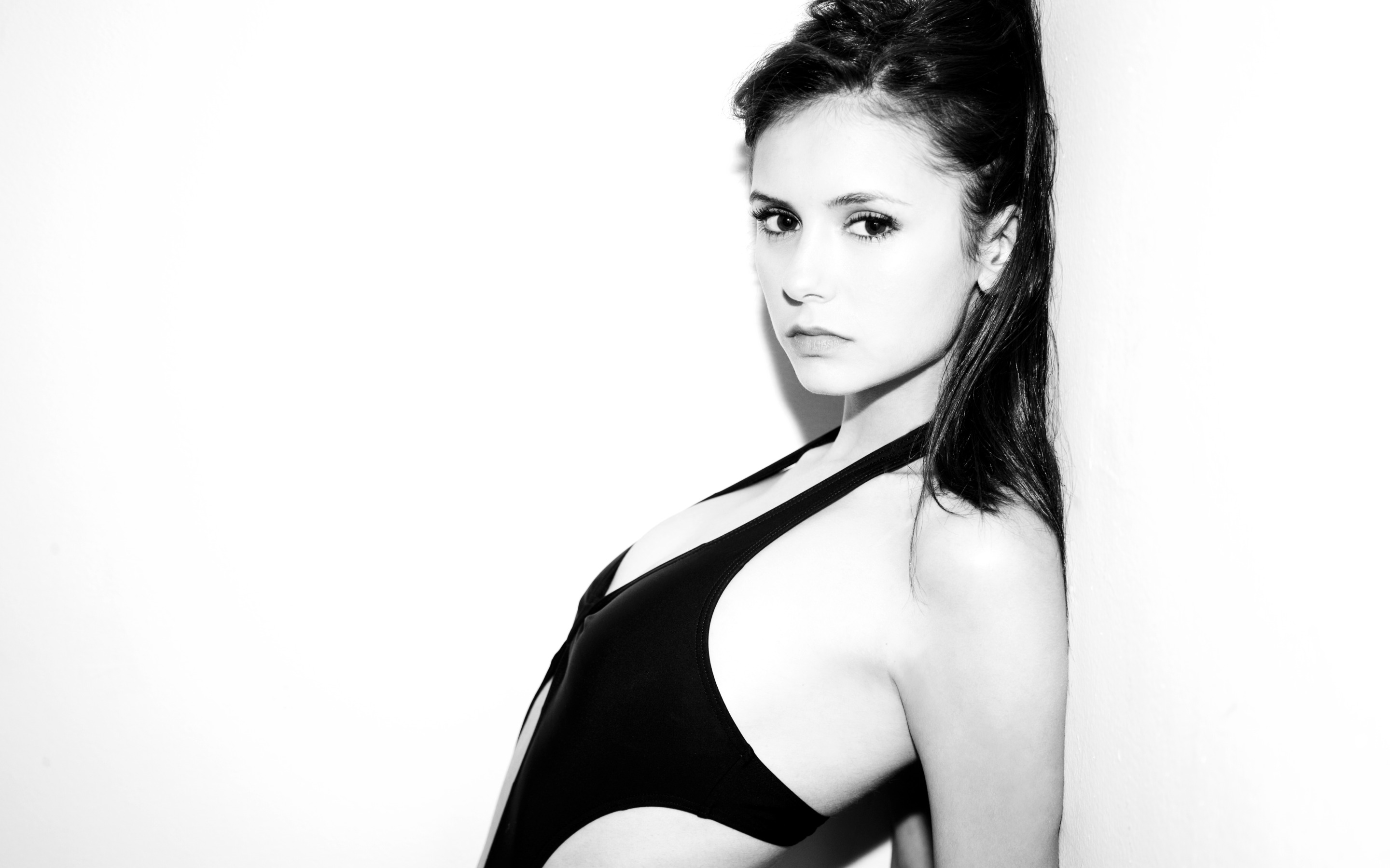 Download Wallpaper Look Actress Black And White Nina Dobrev Nina Dobrev Section Girls In