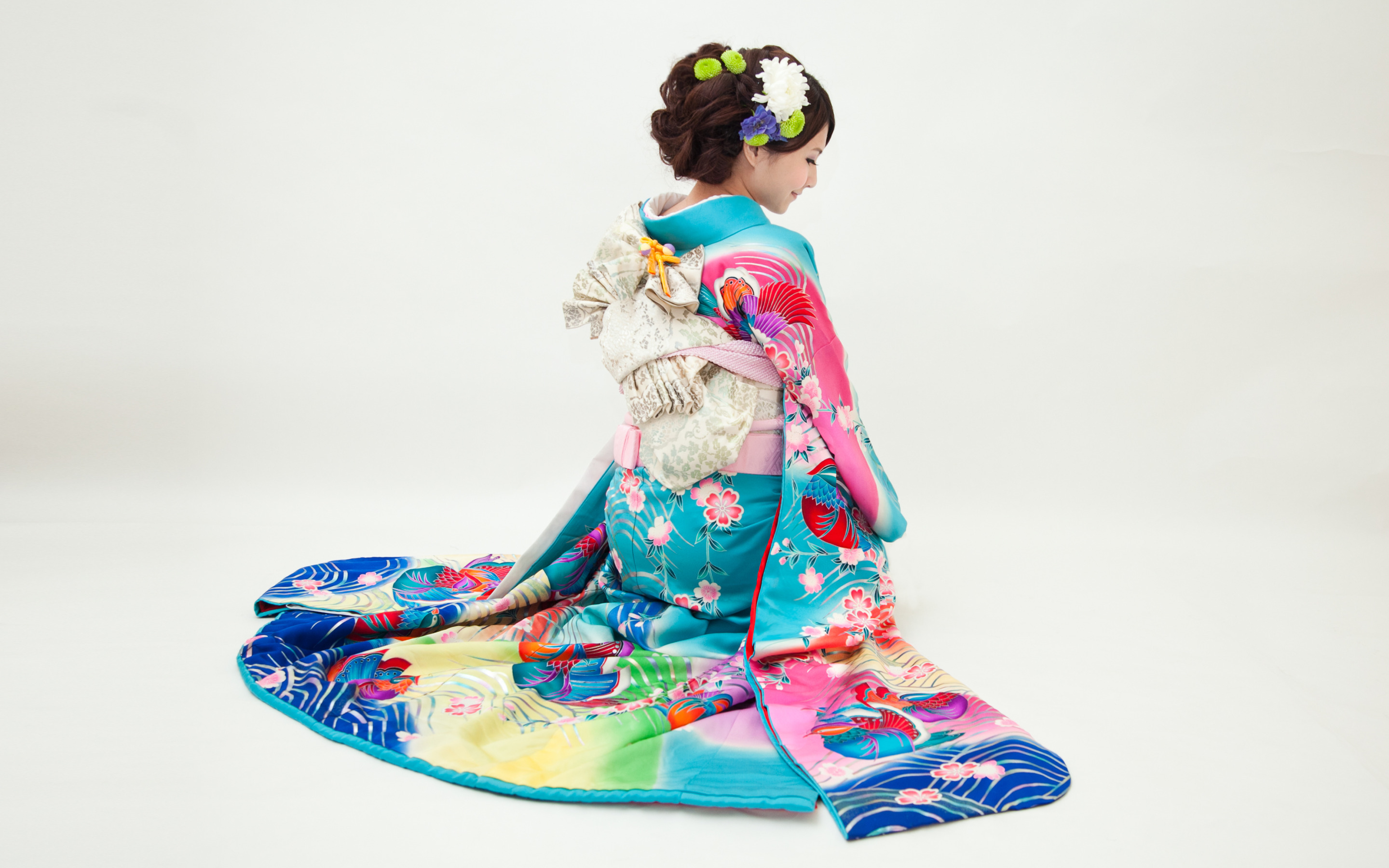 Японка ляшки. Кимоно. Японская девушка в кимоно. Японка сидит в кимоно. Кимоно сидя.