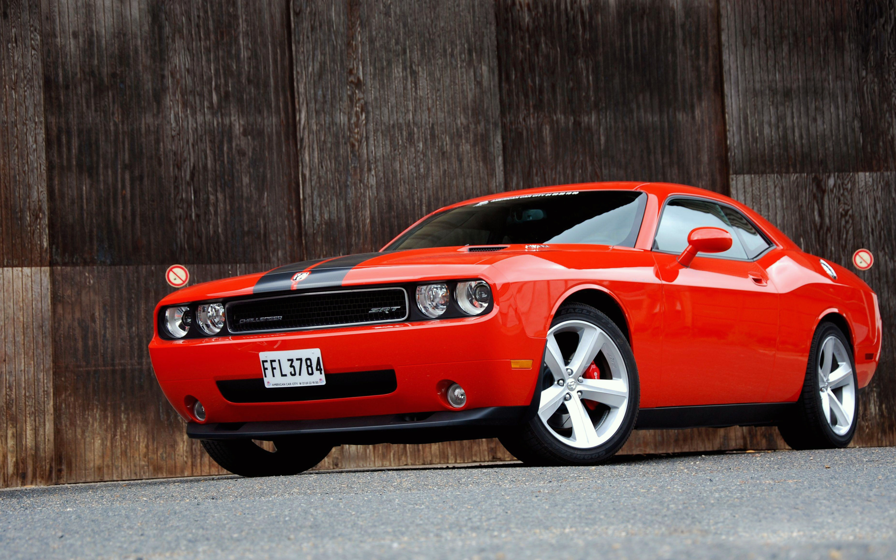 Рабочий автомобиль. Dodge Challenger srt8. Додж Челленджер 2005. Dodge Challenger srt8 2014. Додж Челленджер 1999.