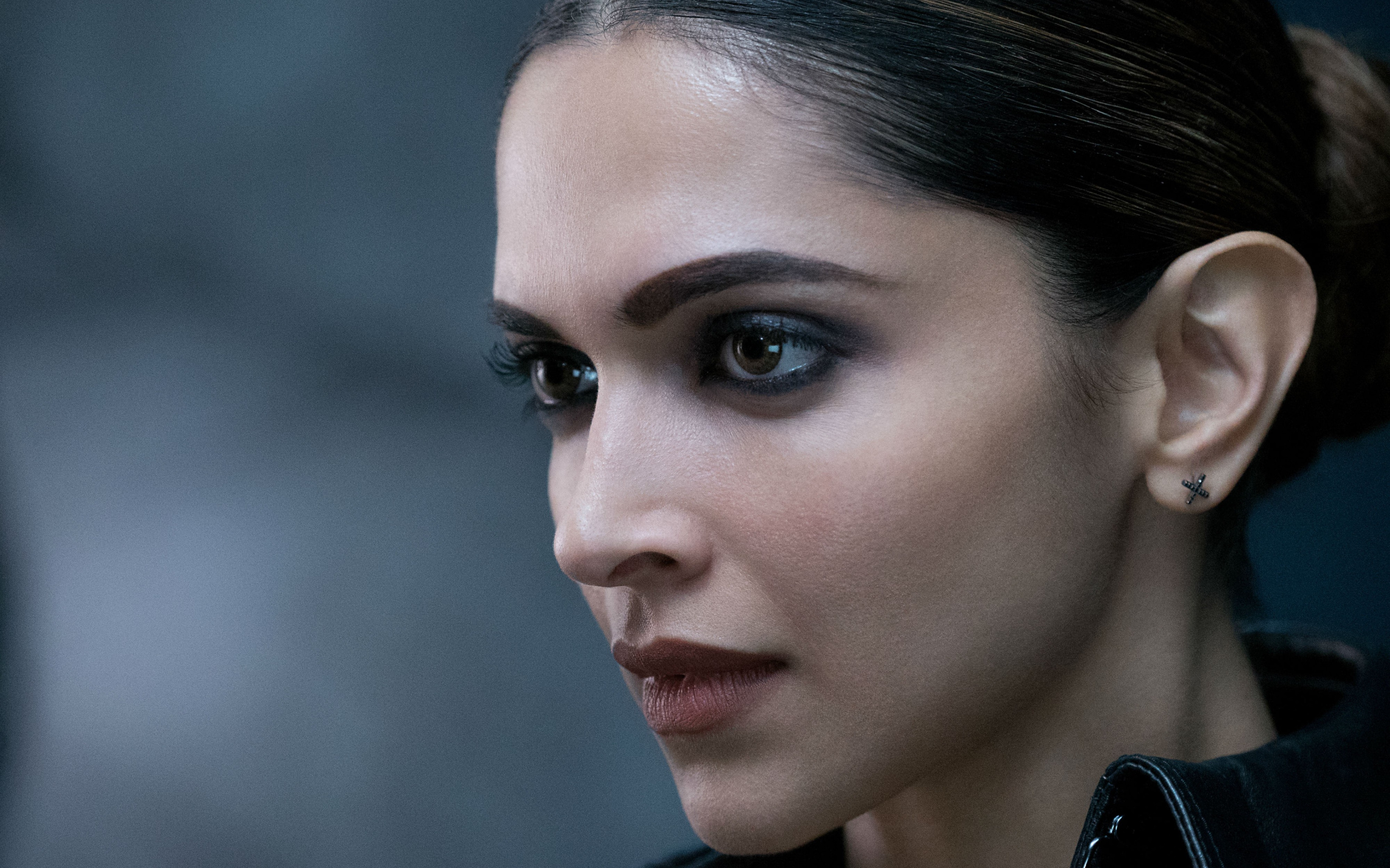 Download wallpaper cinema, woman, movie, brunette, film, Deepika Padukone,  Xander Cage, XXX: Return of Xander Cage, section films in resolution  2880x1800