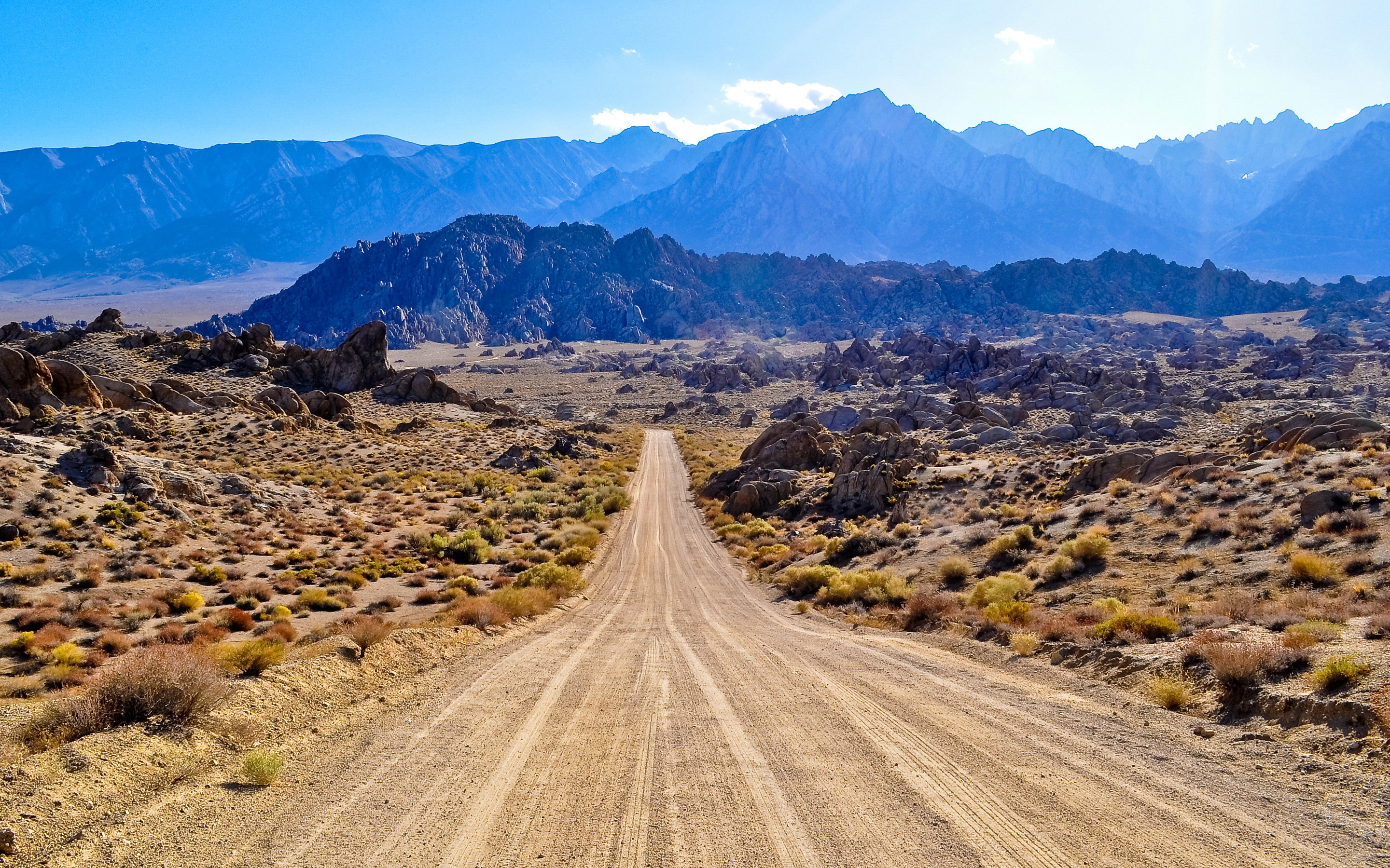 Desert road. Дорога в гору. Песчаная дорога. Дорога в прерии. Пустынная дорога.