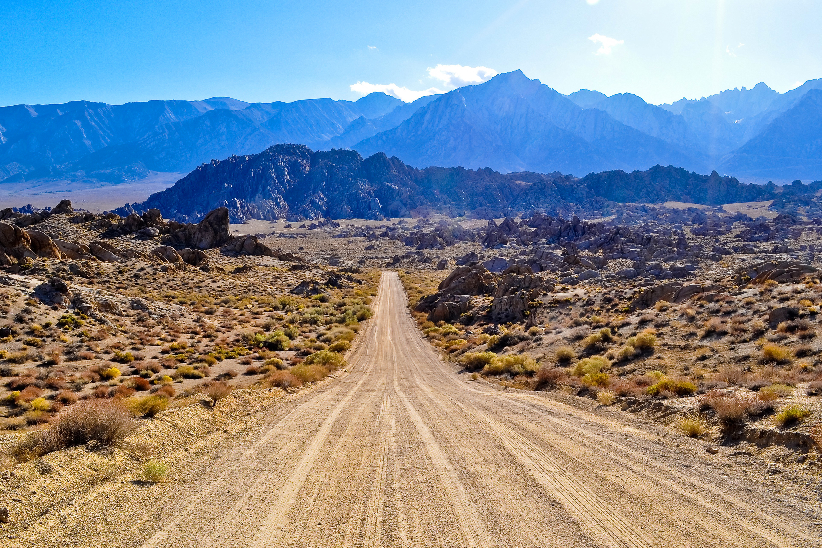 Wide road. Дорога в гору. Песчаная дорога. Дорога в прерии. Пустынная дорога.