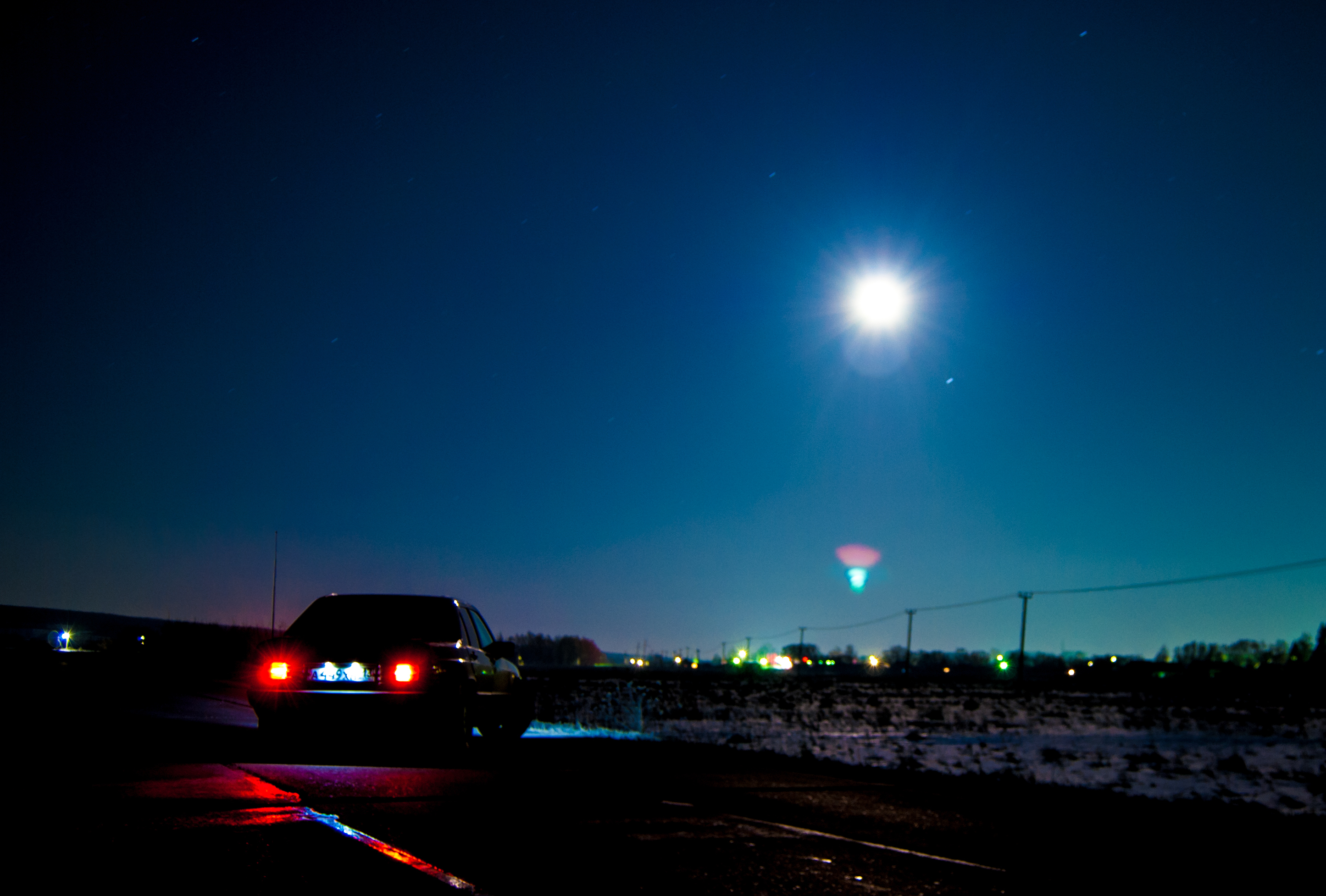 Автомобиль луна. Машина на Луне. Машина под луной. Машина в ночи с луной. Фото Луны.