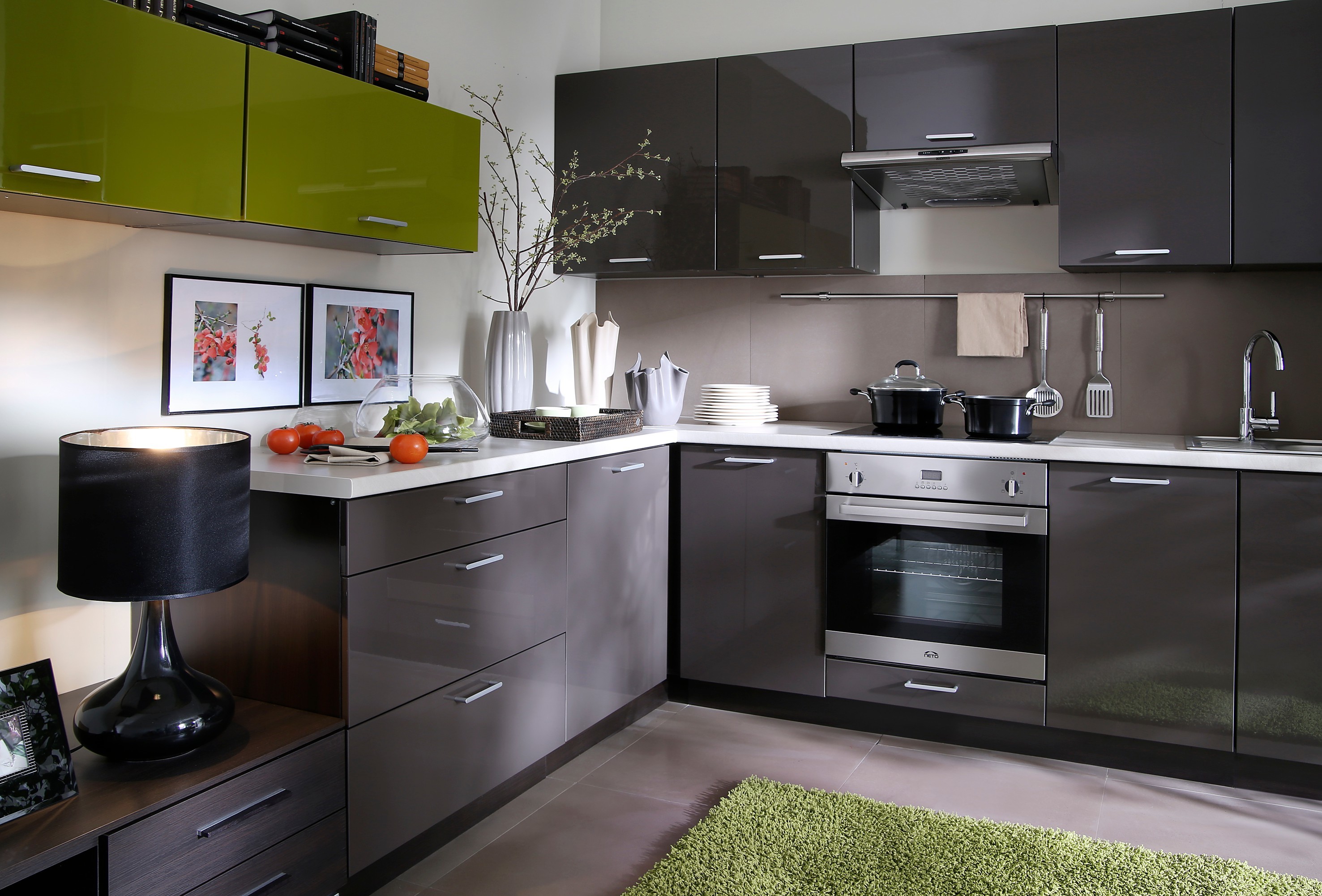 Угловая кухня дизайн в современном стиле фото. Современные кухни угловые. Кухонный гарнитур серого цвета. Кухня в сером цвете. Кухонный гарнитур угловой современный.