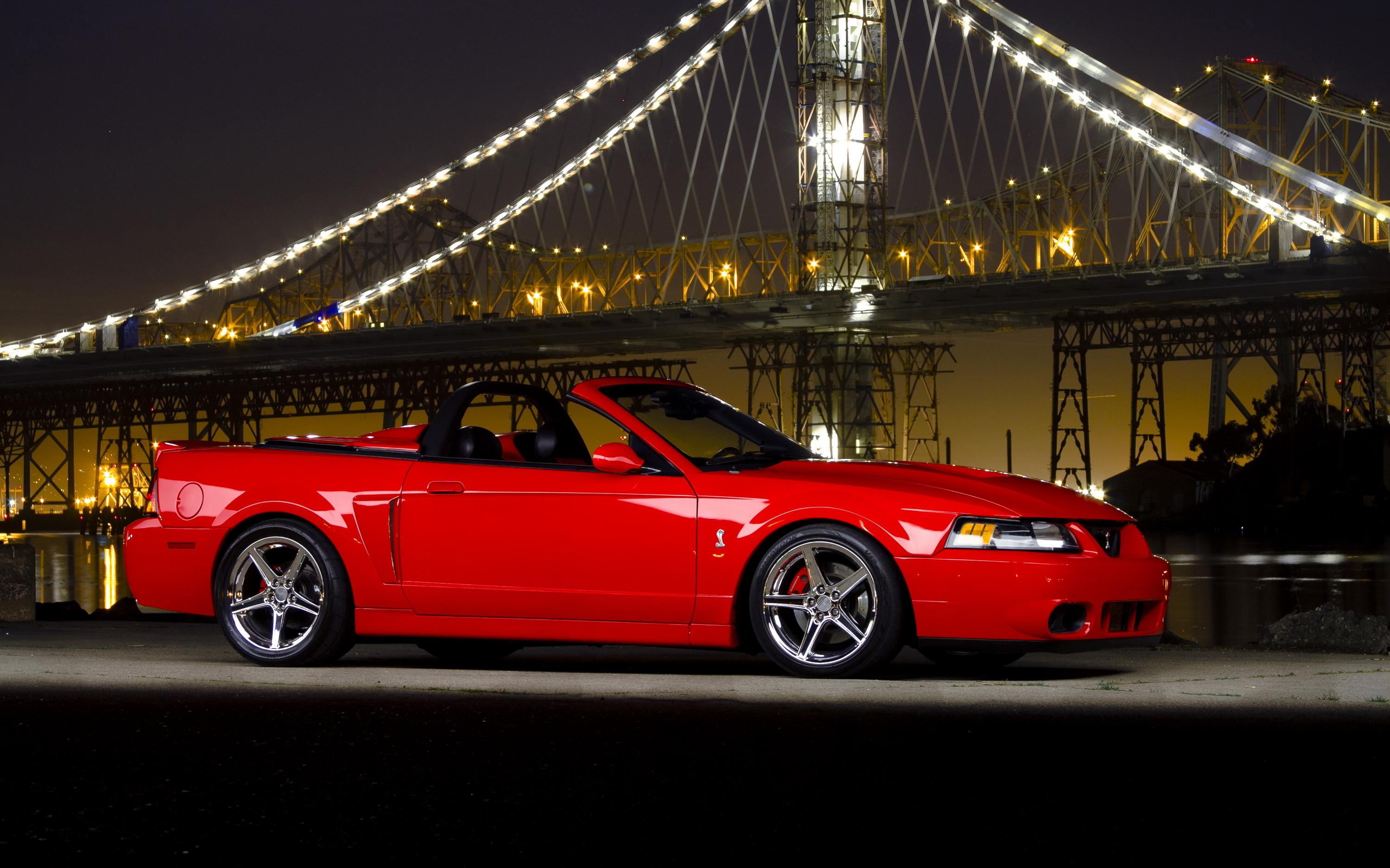 Скачай его. Ford Mustang. Мост Форд Мустанг. Ford Mustang 2000. Кабриолет красный ночью.