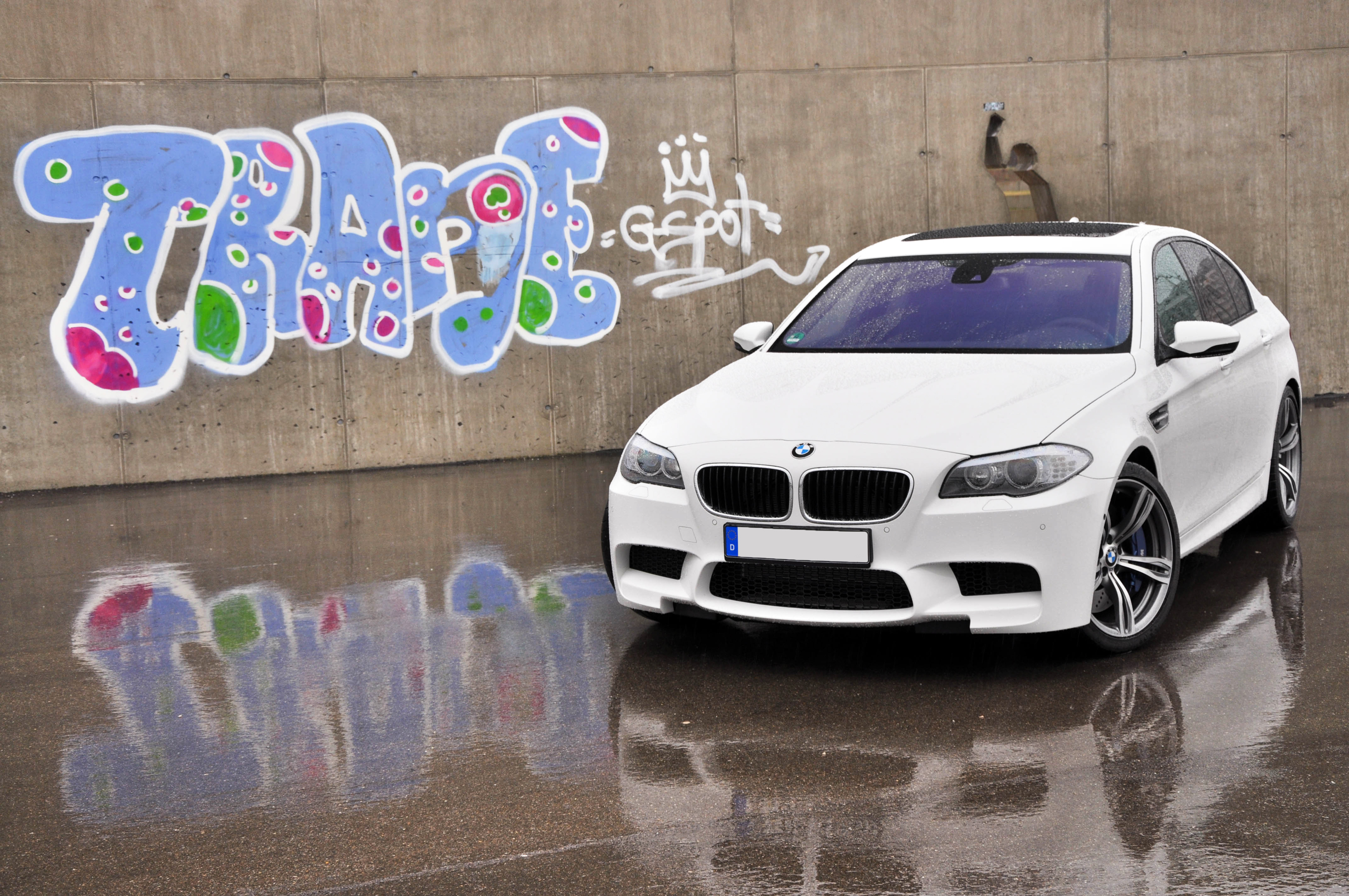 Bmw m5 обои на телефон. BMW m5 f10. BMW m5 f10 White. BMW m5 f10 спереди белая. BMW f10 рисунок.