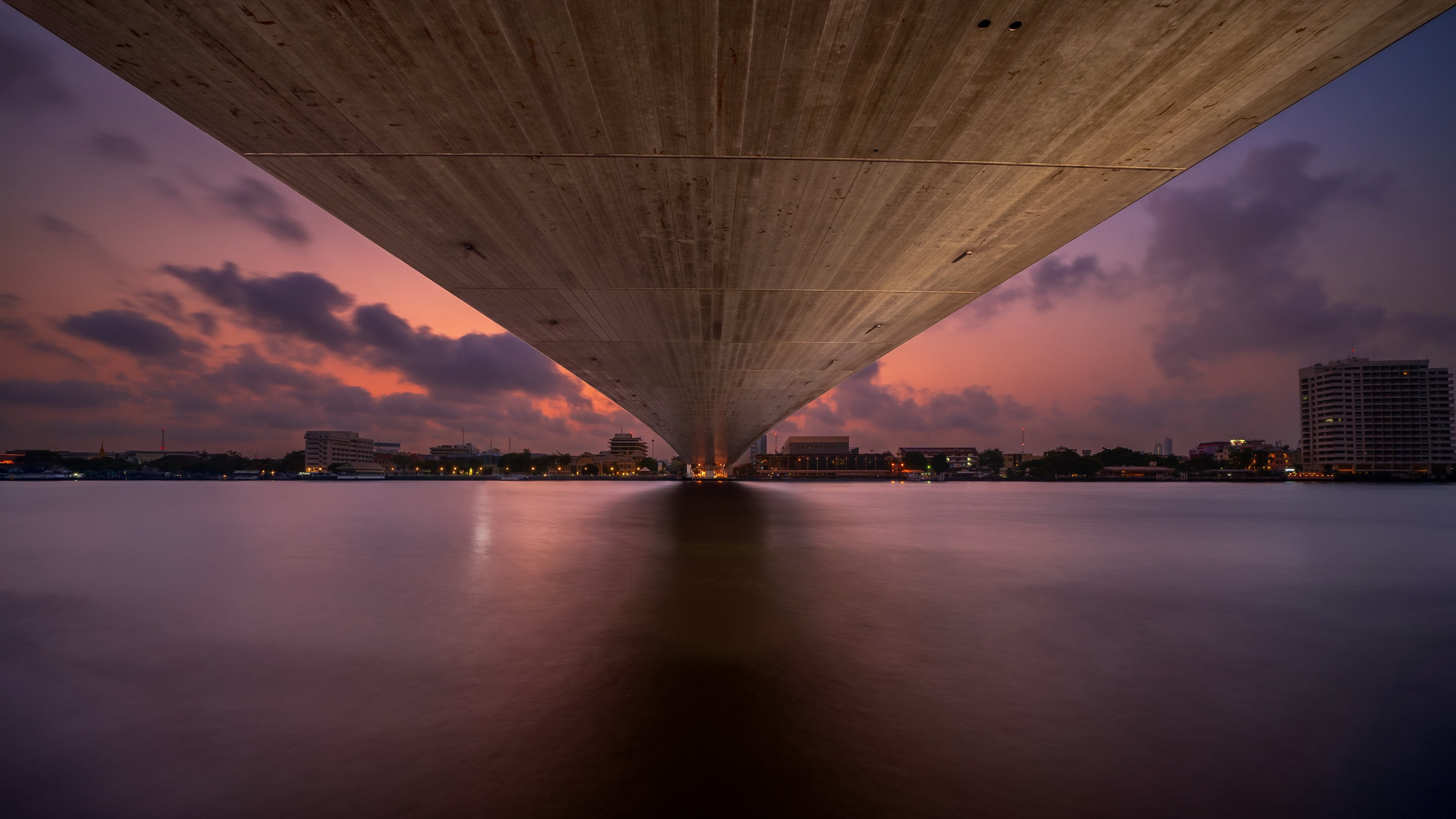 Мост снизу. Мост в Бангкоке. Мост вид снизу. Ночь мост Бангкок. Мост по реке Бангкок.