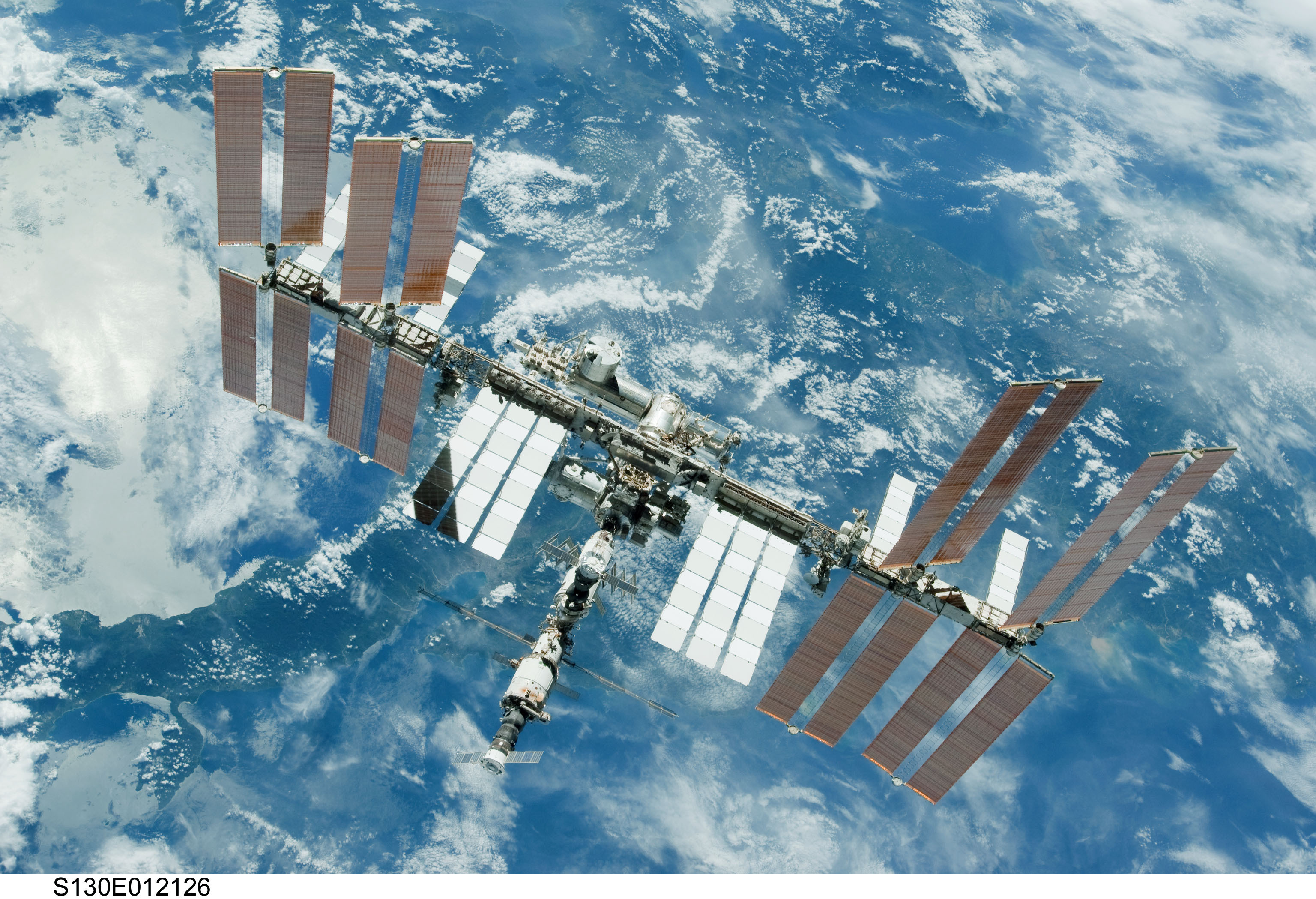 Сколько орбитальных станций в космосе сейчас. Международная Космическая станция МКС. Станция МКС В космосе. Космическая орбитальная станция МКС. МКС 2020.
