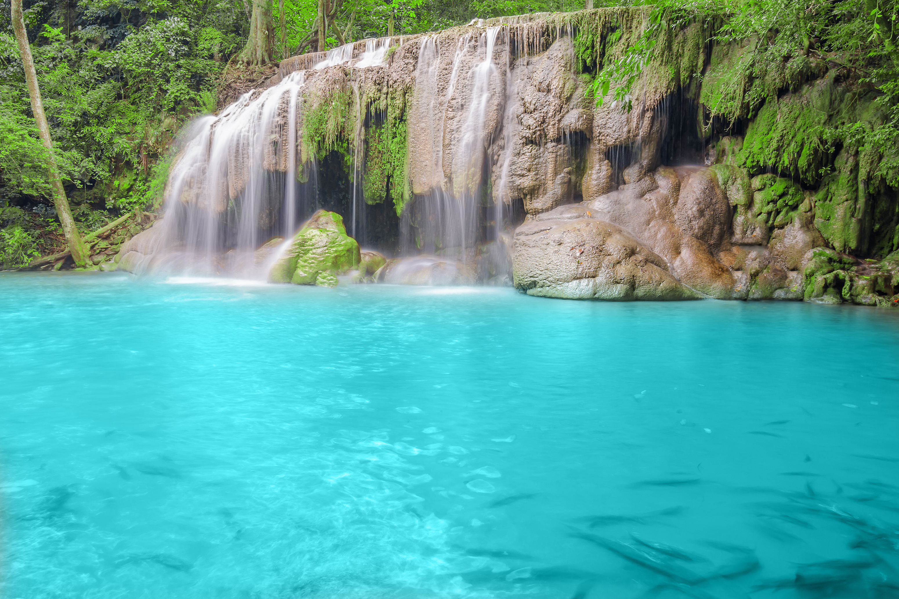 Водопады голубое озеро. Водопад « голубая Лагуна» ( г.холм). Тропики водопад Лагуна. Голубая Лагуна Замбия.