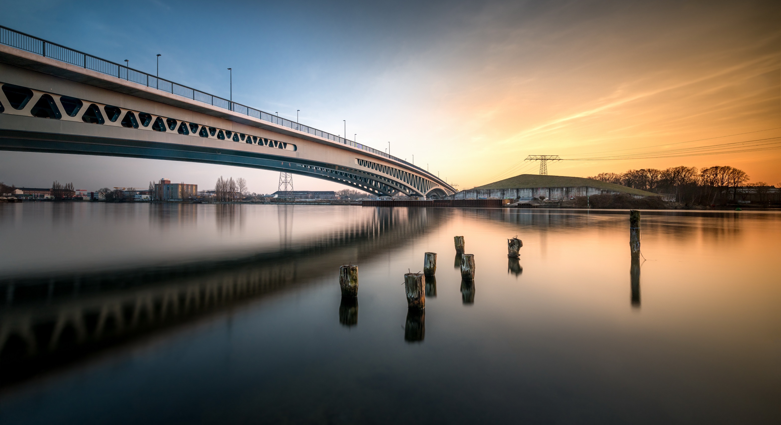 На какой реке берлин. Берлин река и мосты. Мосты Берлина. Метромост Берлин. Берлинский мост Берлин.