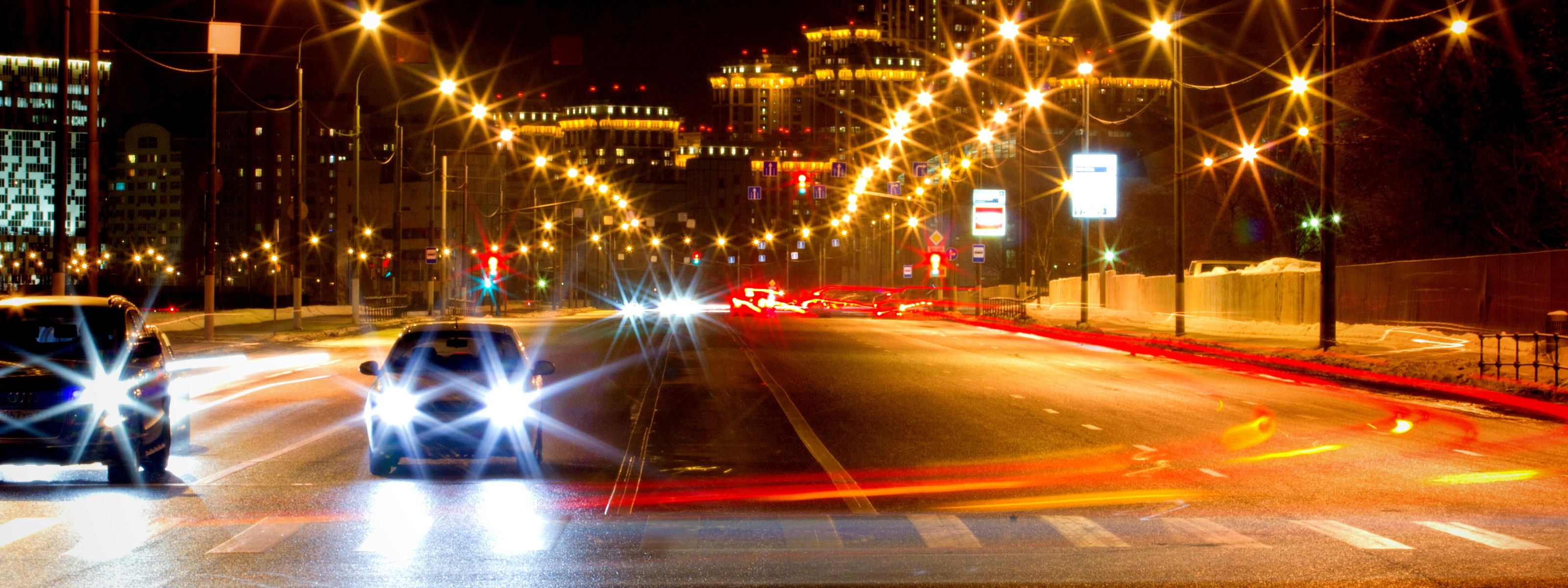 Russian light. Ночь Москва движение. Дом быта ночное движение. С наступлением ночи движение в городе замирает. Ночь движение частично ограничено.