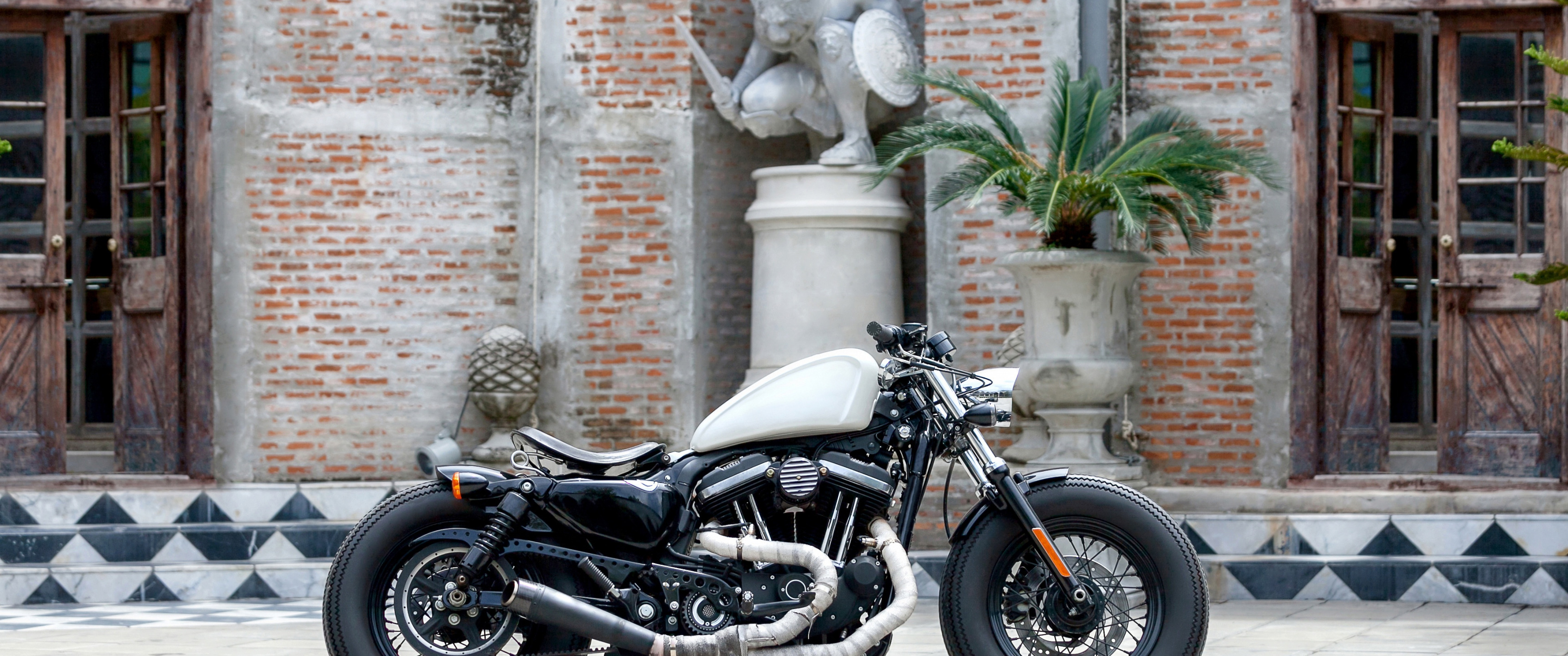 Download wallpaper Statue, Motorcycle, Harley-Davidson, Side view, Yard ...