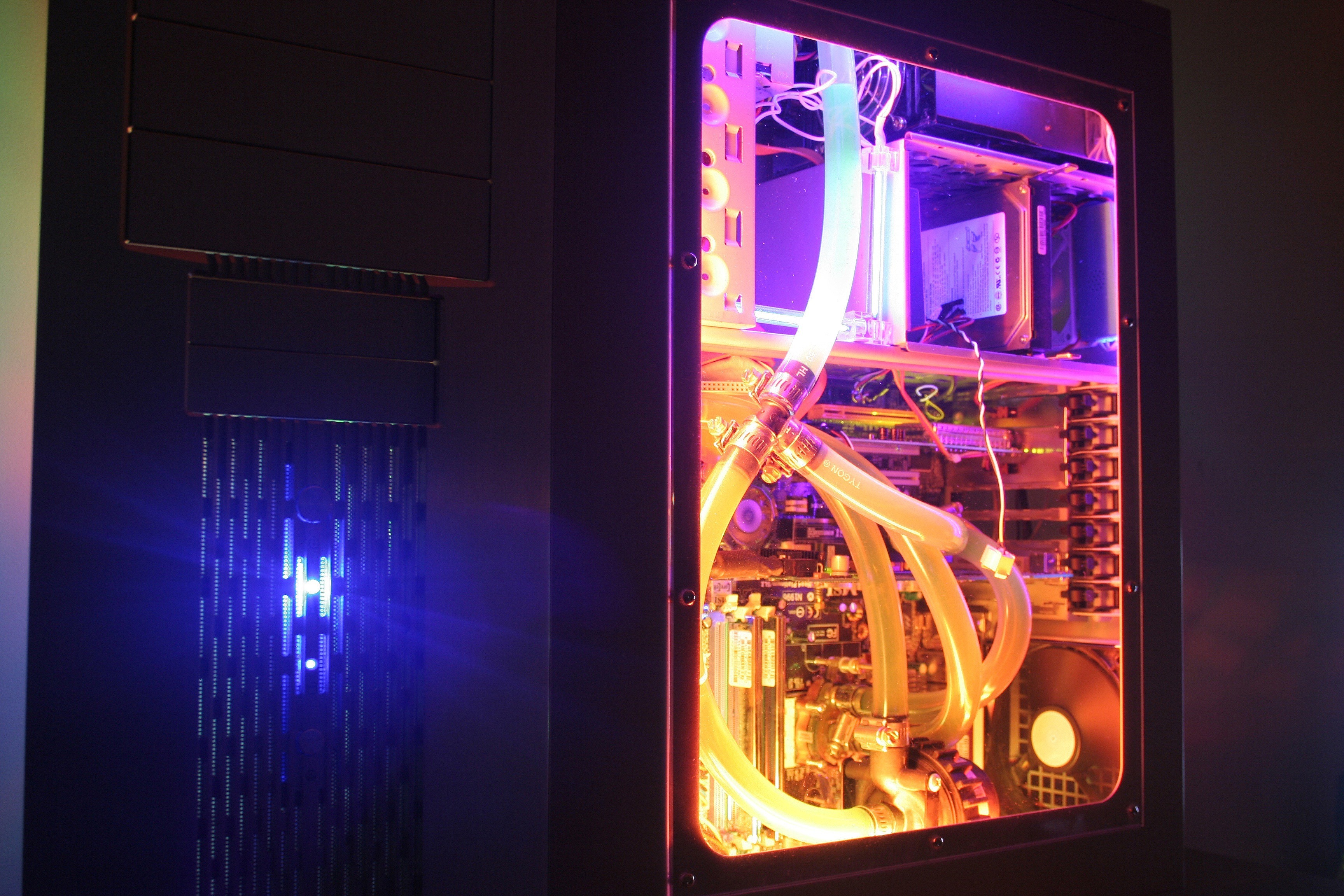 Кис пк. Компьютер с подсветкой. Красивый компьютер. Системный блок с подсветкой. Красивый ПК С подсветкой.