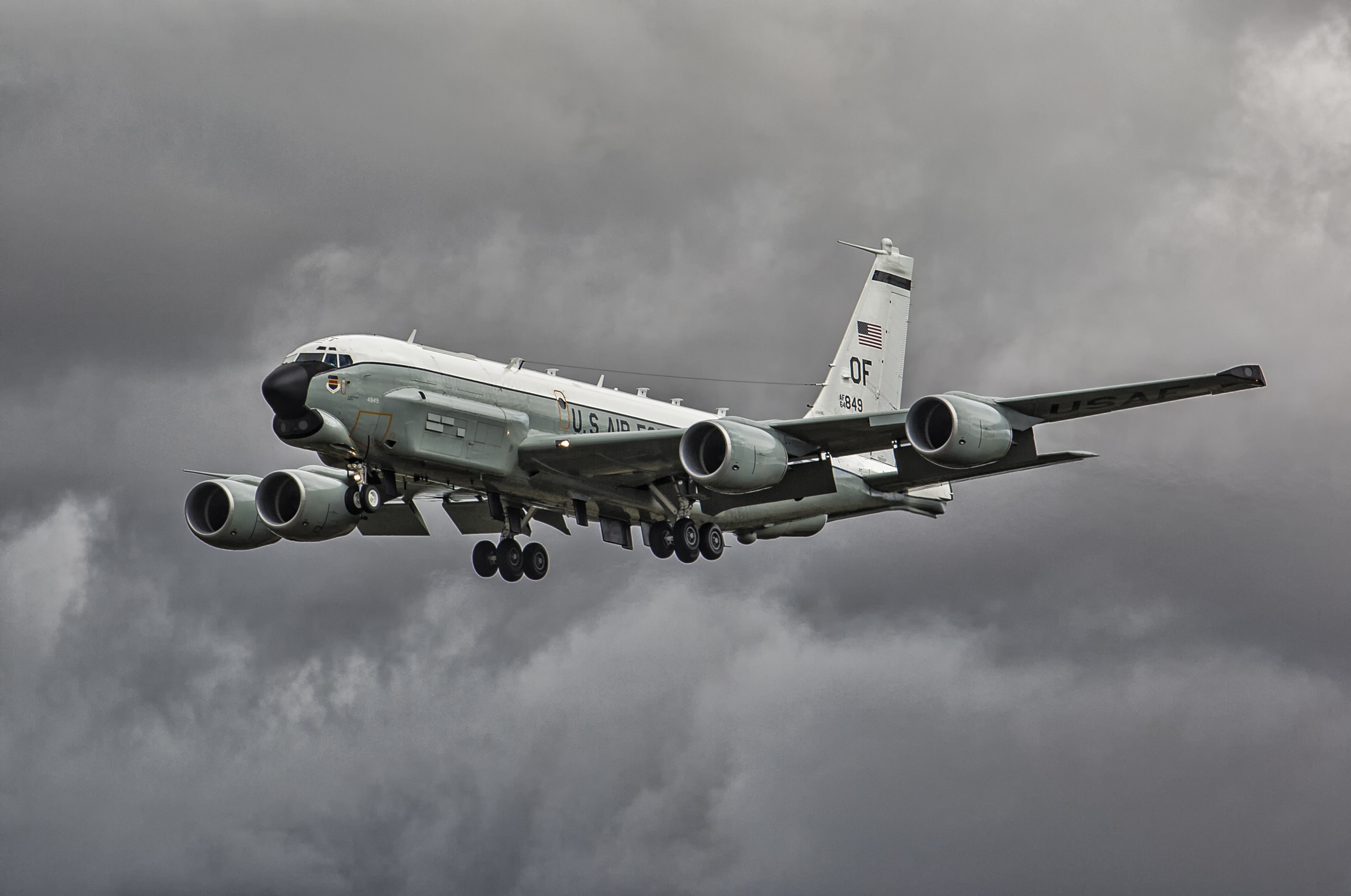 Самолет радар ввс сша. Boeing RC-135u. Boeing RC-135. Разведывательный самолет RC-135w. RC-135 ВВС США самолет-разведчик.