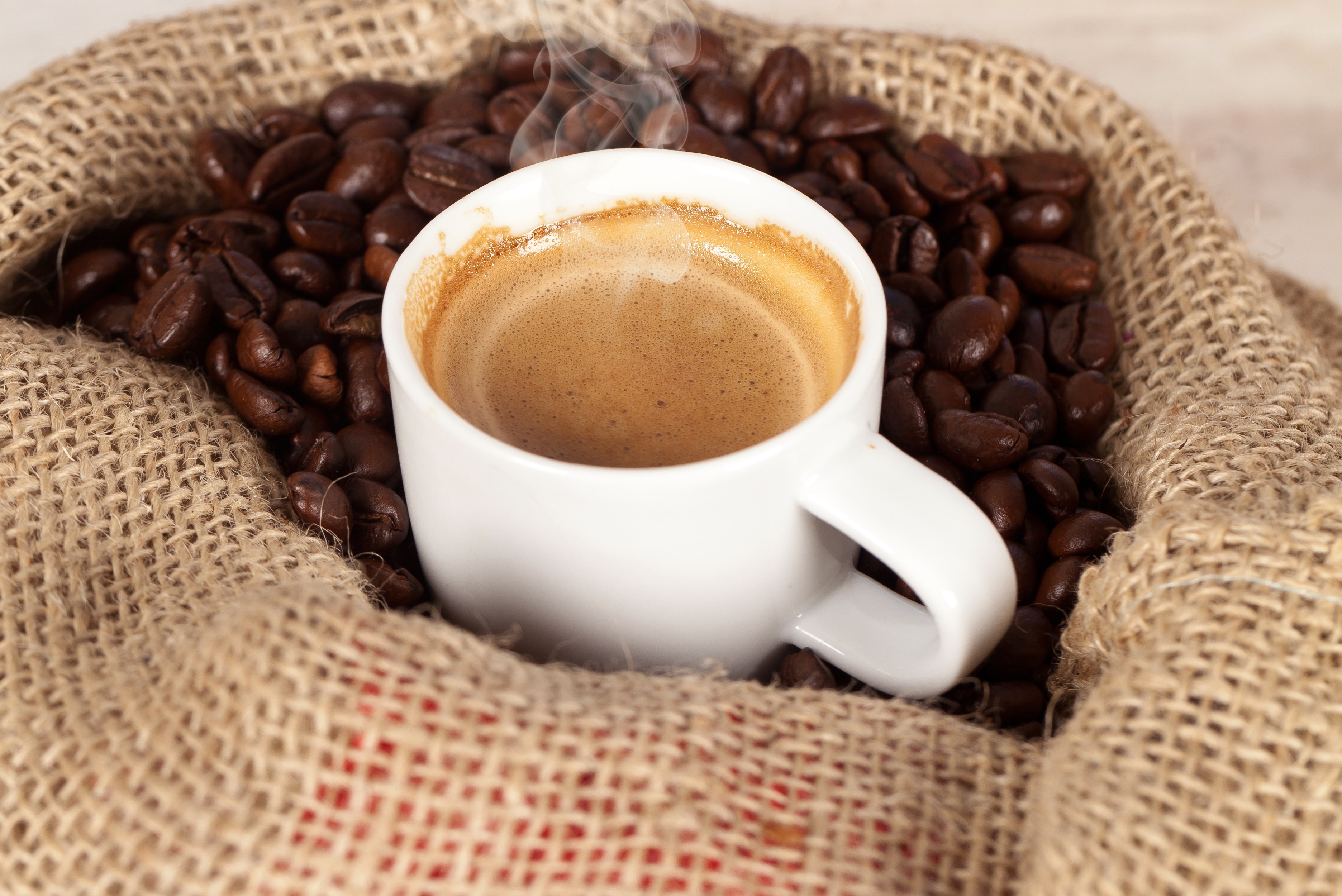 Кофе картинки. Кофе. Чашка кофе. Красивый кофе. Ароматный кофе.