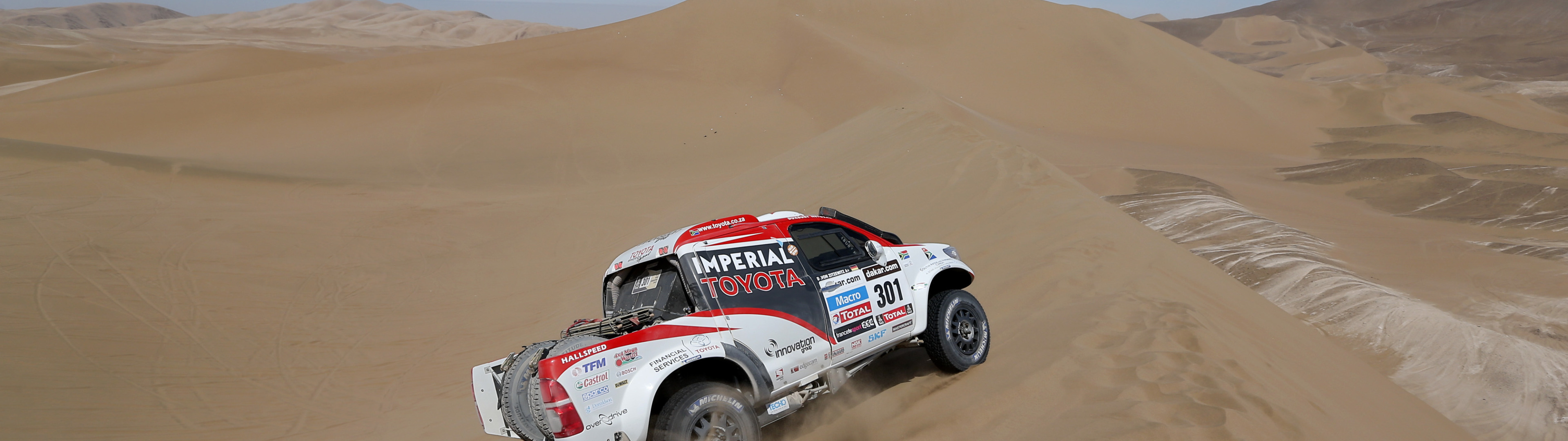 Download Wallpaper Sand Turn Toyota Hilux Rally Dakar Dakar Toyota Section Toyota In